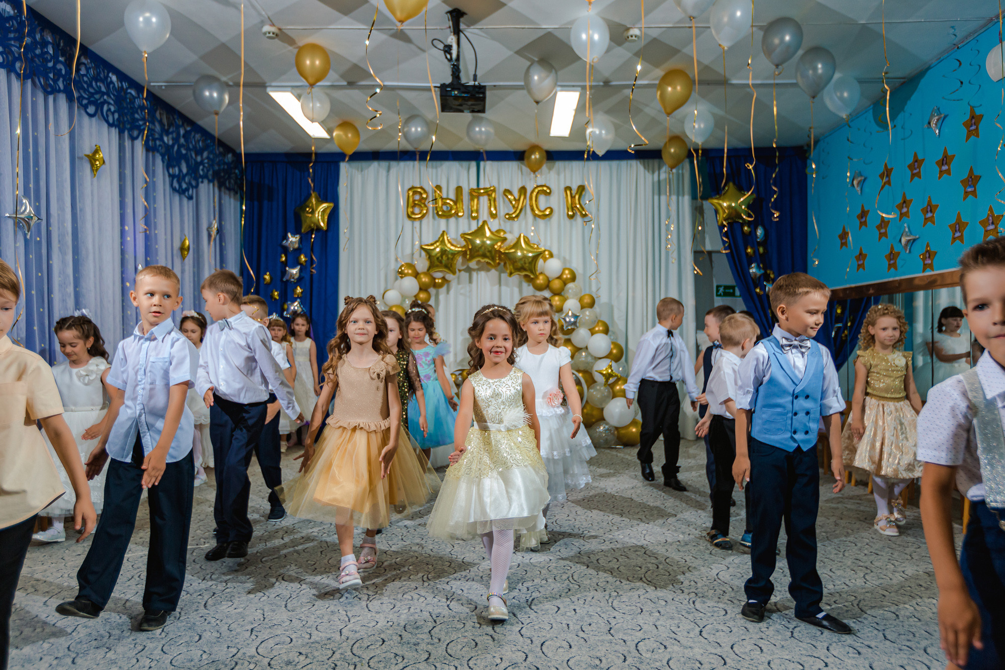 Фотограф на выпускной садик, школа, 1 сентября. Свадебный репортажный и фуд фотограф в Барнауле Гайфулин Виталий