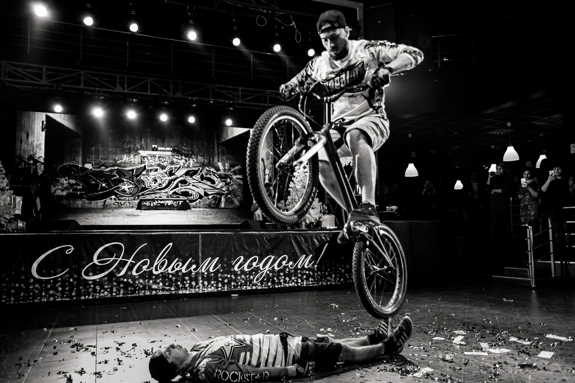 Новогодний корпоратив 300+чел СовкомБанк. Свадебный репортажный и фуд фотограф в Барнауле Гайфулин Виталий