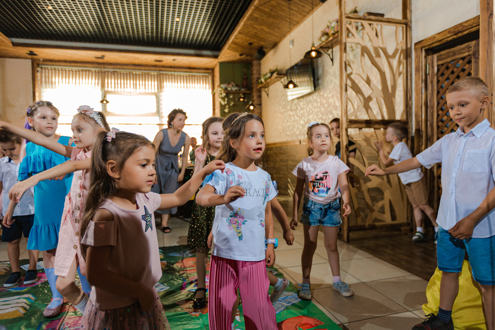 Фотограф на выпускной садик, школа, 1 сентября. Свадебный репортажный и фуд фотограф в Барнауле Гайфулин Виталий