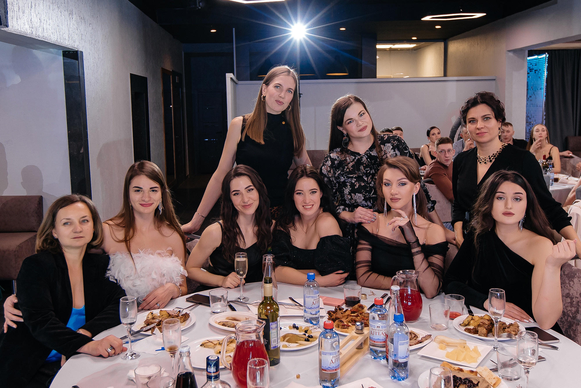 Фотограф на корпоратив. Свадебный репортажный и фуд фотограф в Барнауле Гайфулин Виталий