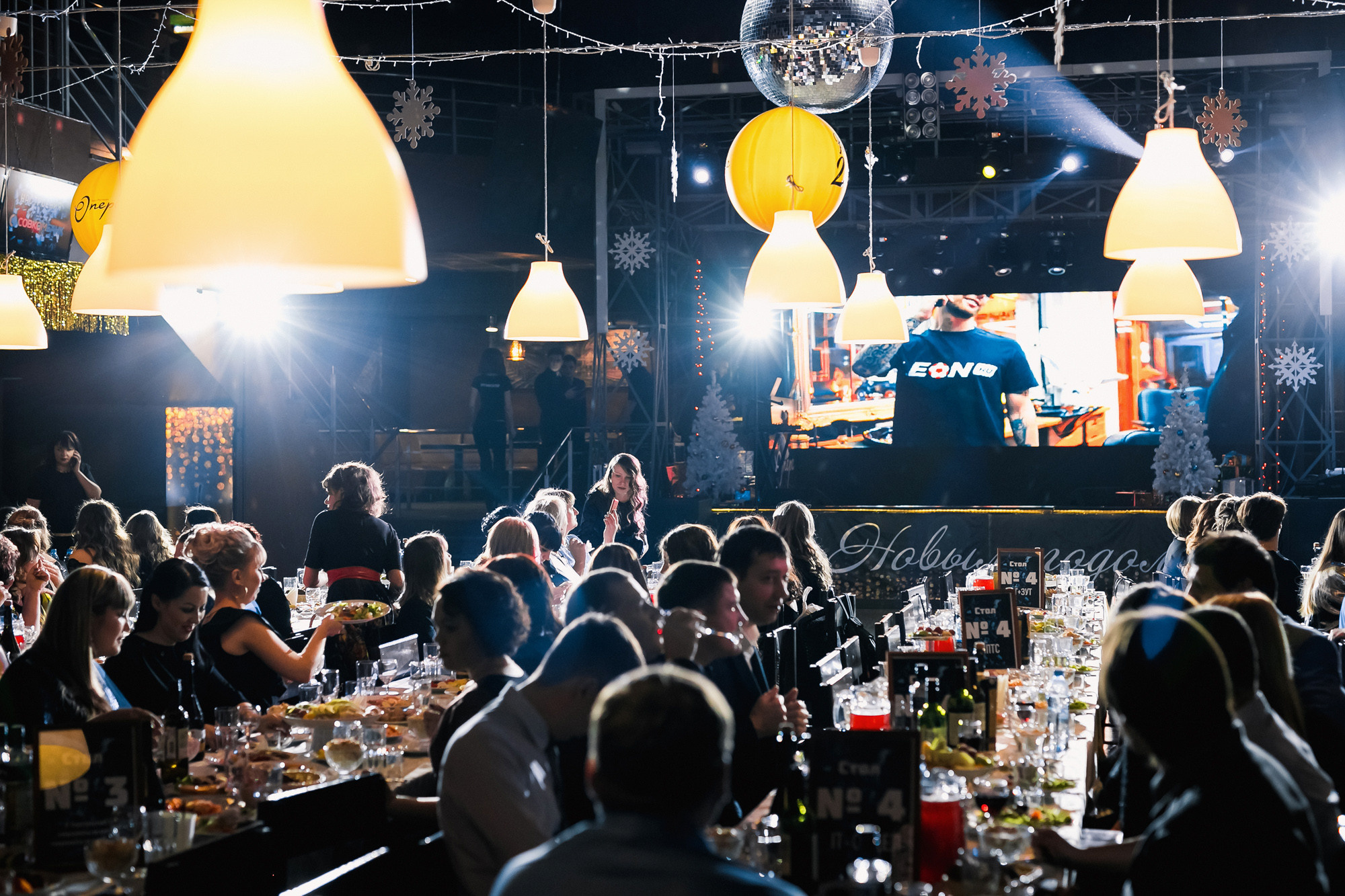 Новогодний корпоратив 300+чел СовкомБанк. Свадебный репортажный и фуд фотограф в Барнауле Гайфулин Виталий