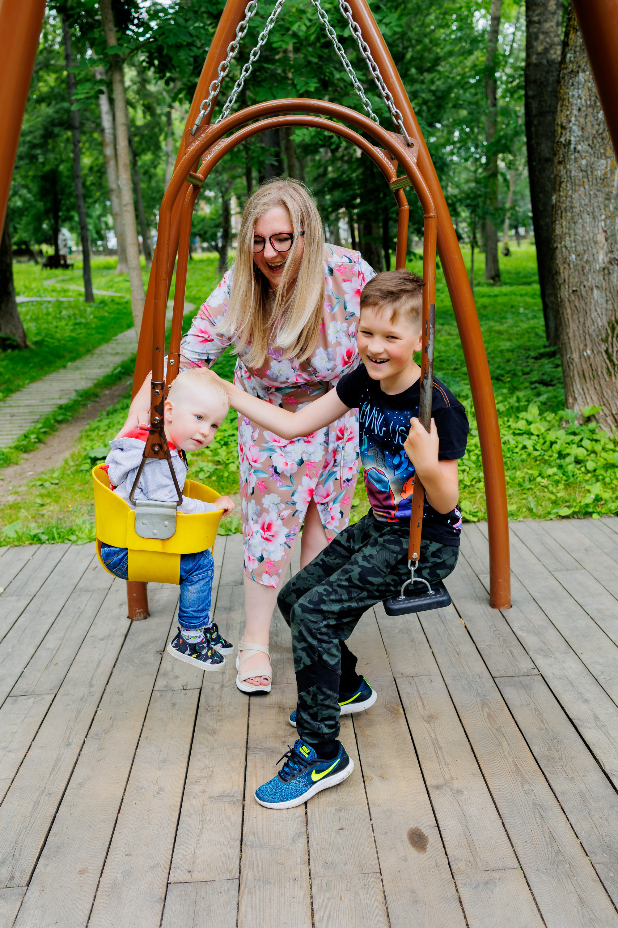 Семейная прогулка по парку. Свадебный, семейный и репортажный фотограф в Южно-Сахалинске Артур Петросян