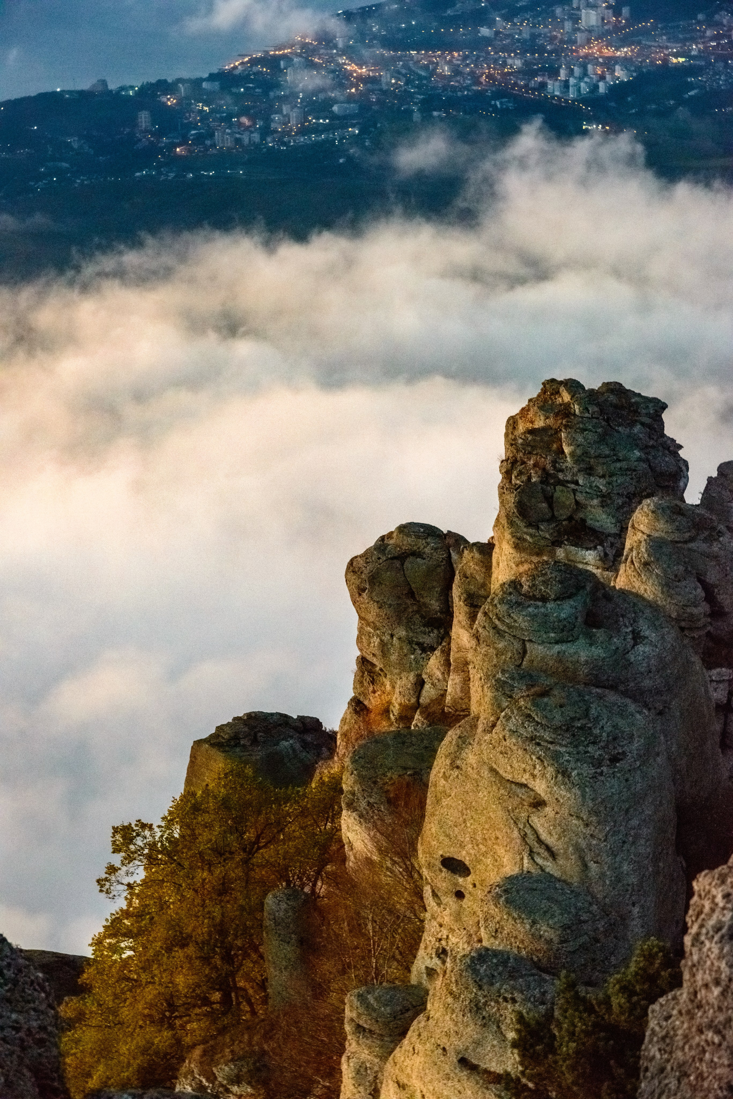 Вид на Алушту и Южную Демерджи.