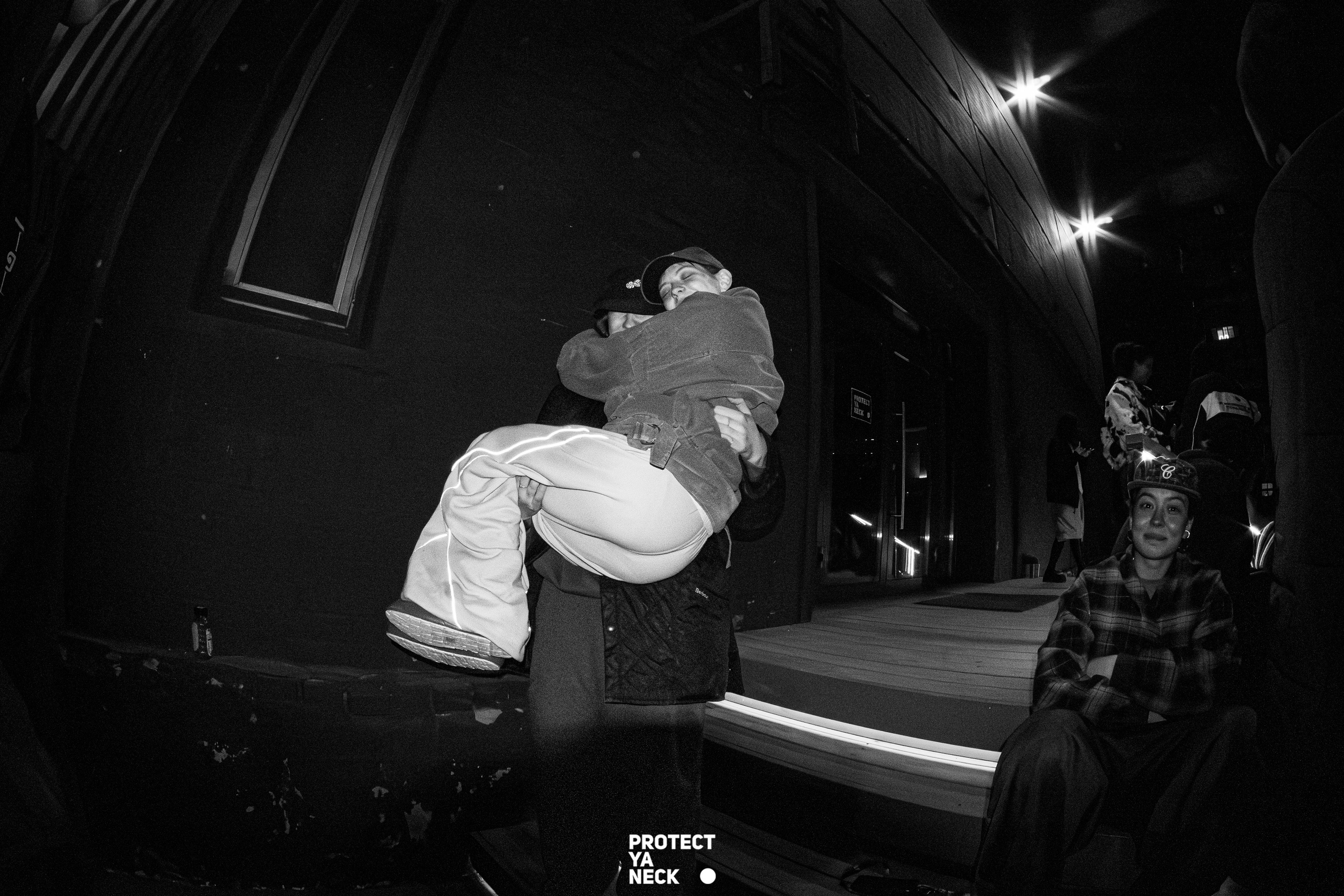 PROTECT YA NECK 22/03 (@youlovebu). Соня бу тебя сфоткала