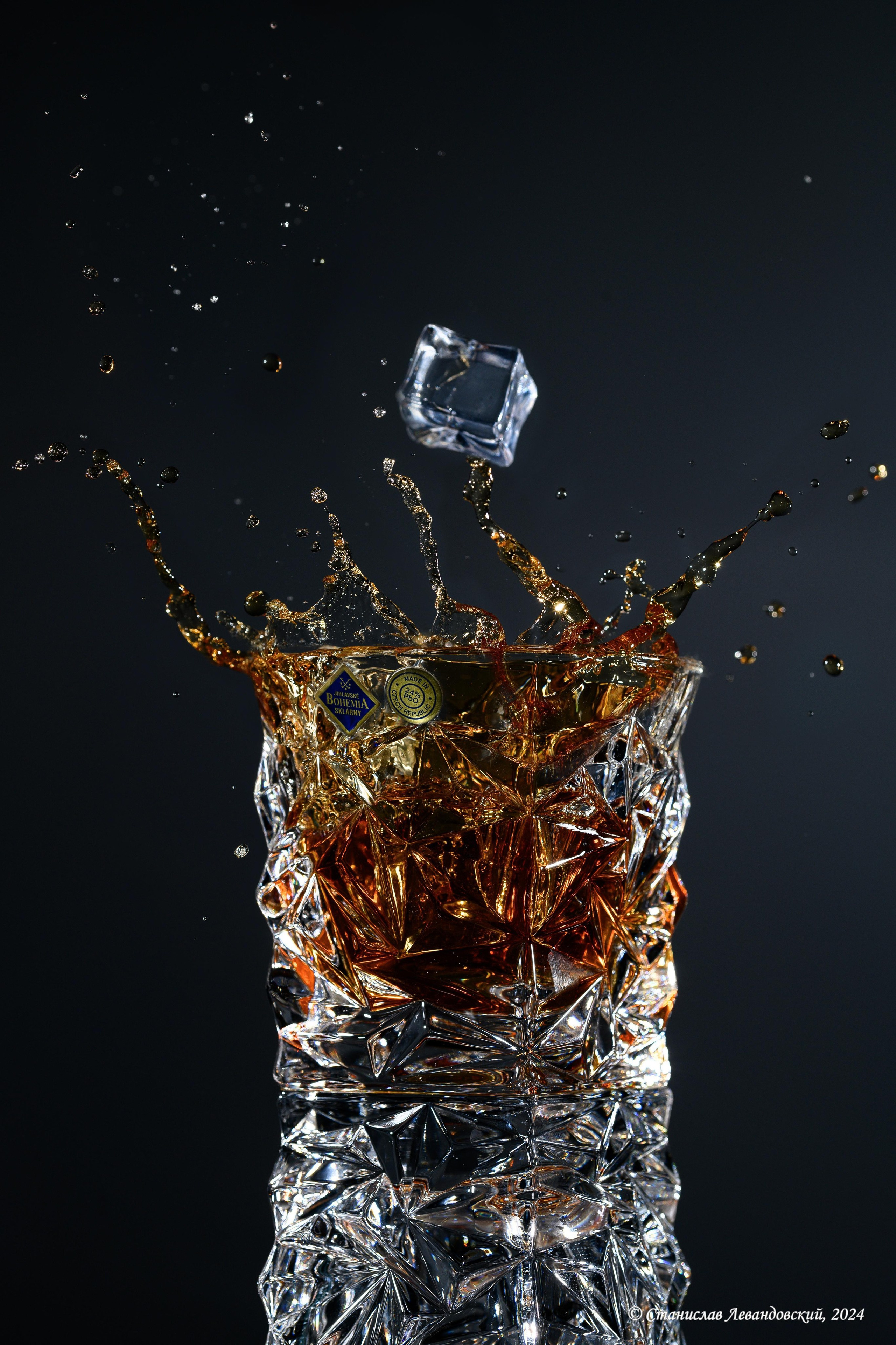 Предметы с глянцевой поверхностью. Предметный фотограф в Москве Станислав Левандовский