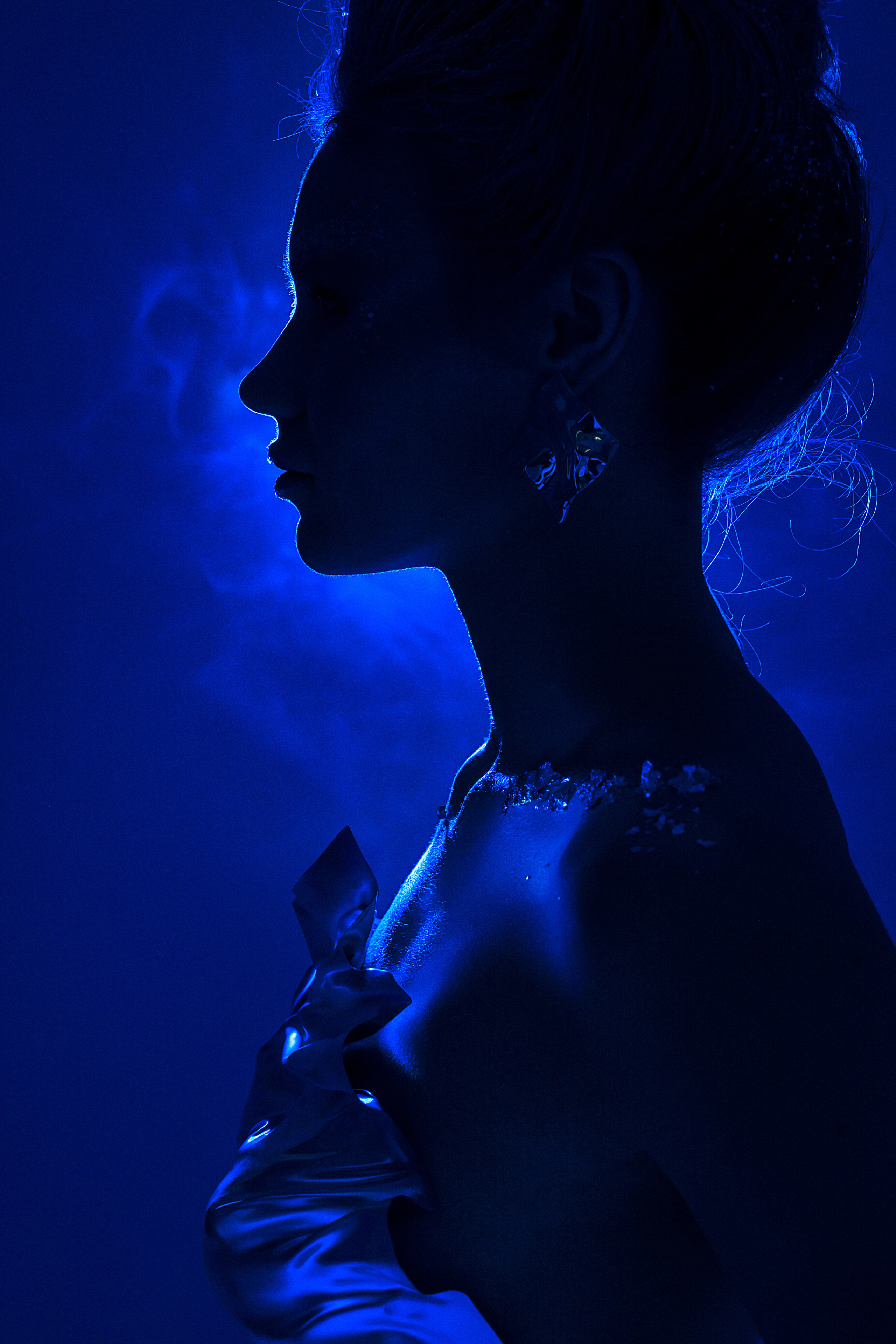 Женственный силуэт, украшенный оттенками льда.