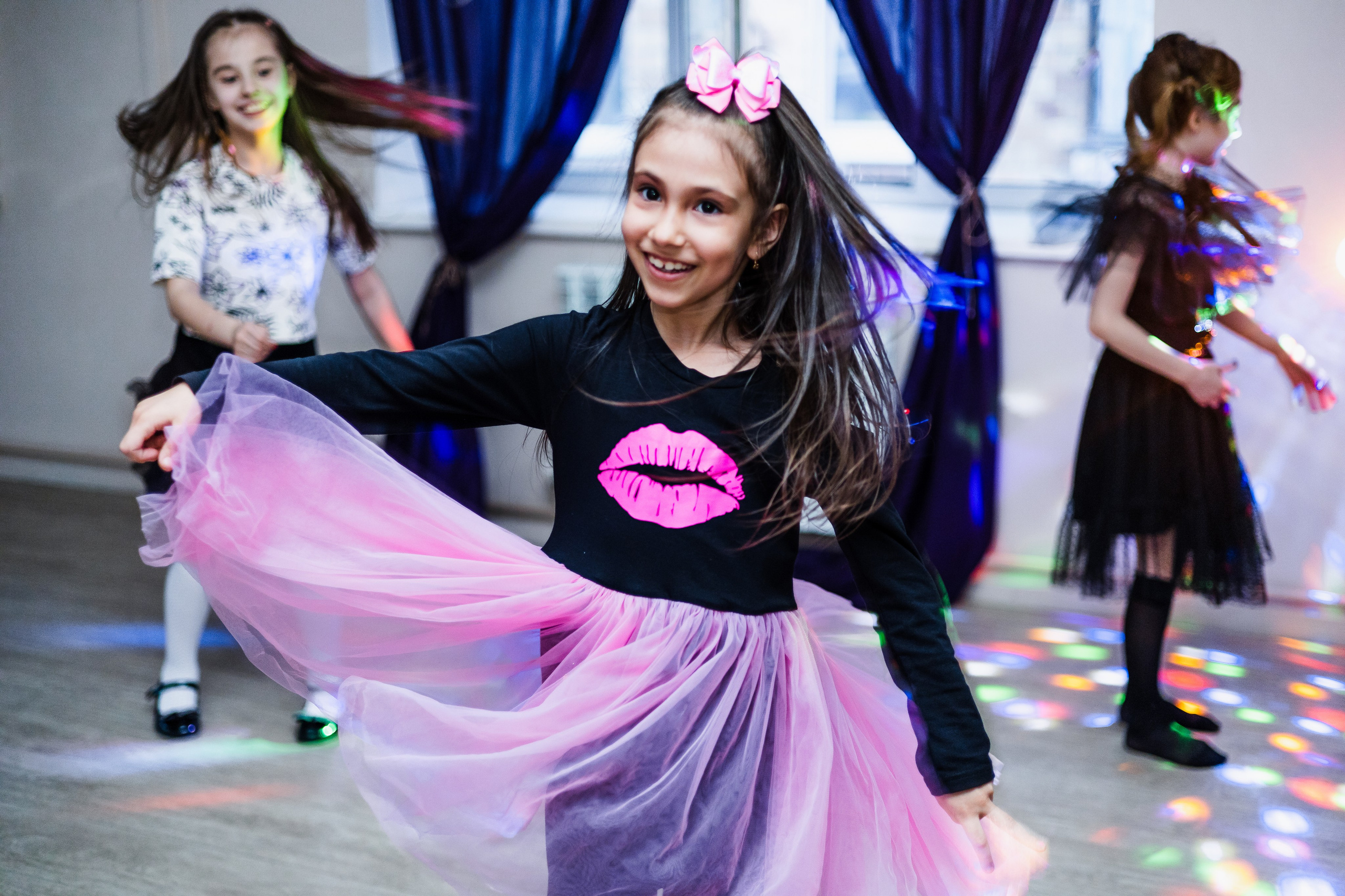 Фееричная вечеринка по мотивам легендарного сериала Wednesday. Школа для девочек во Владивостоке — Само Совершенство