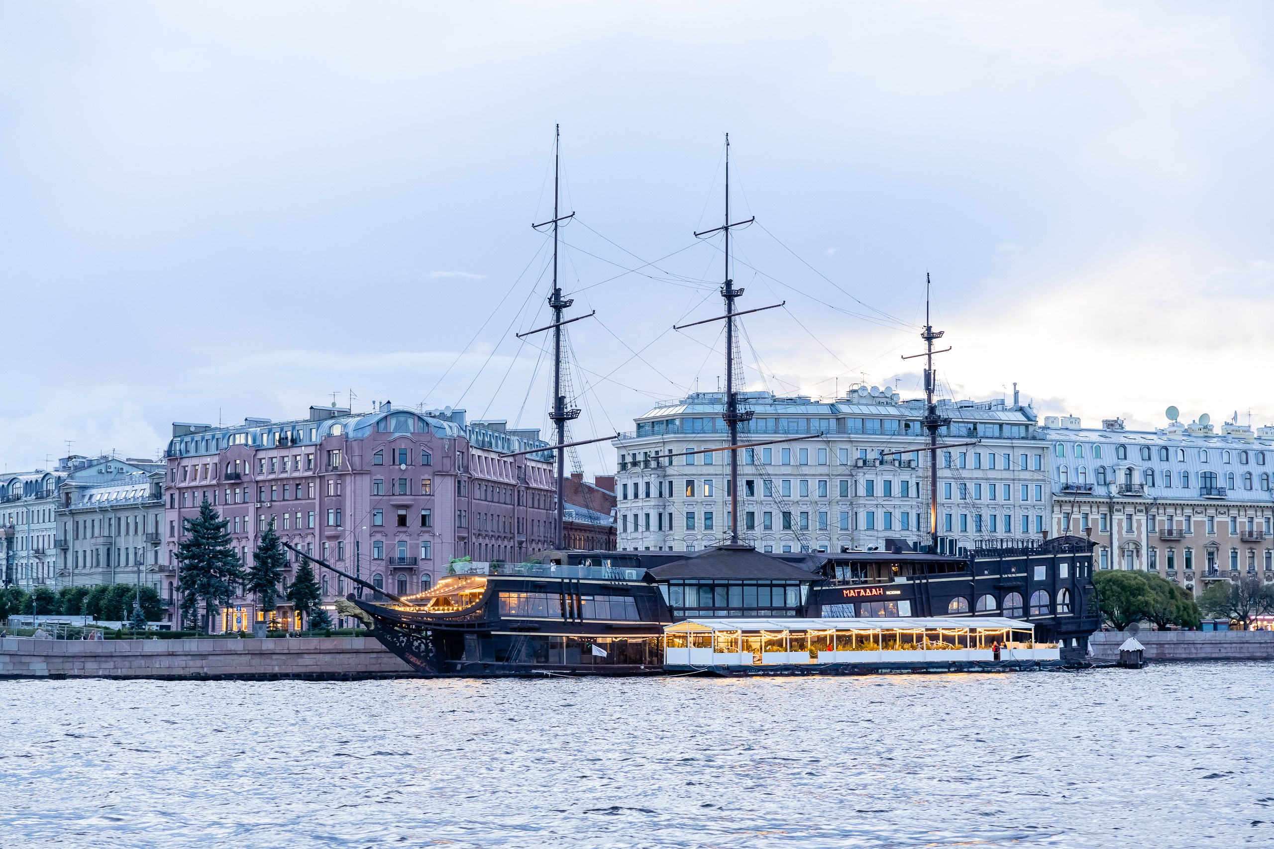 Экскурсия на двухпалубном теплоходе по Неве. Фотограф в Санкт-Петербурге — Сергей Петров