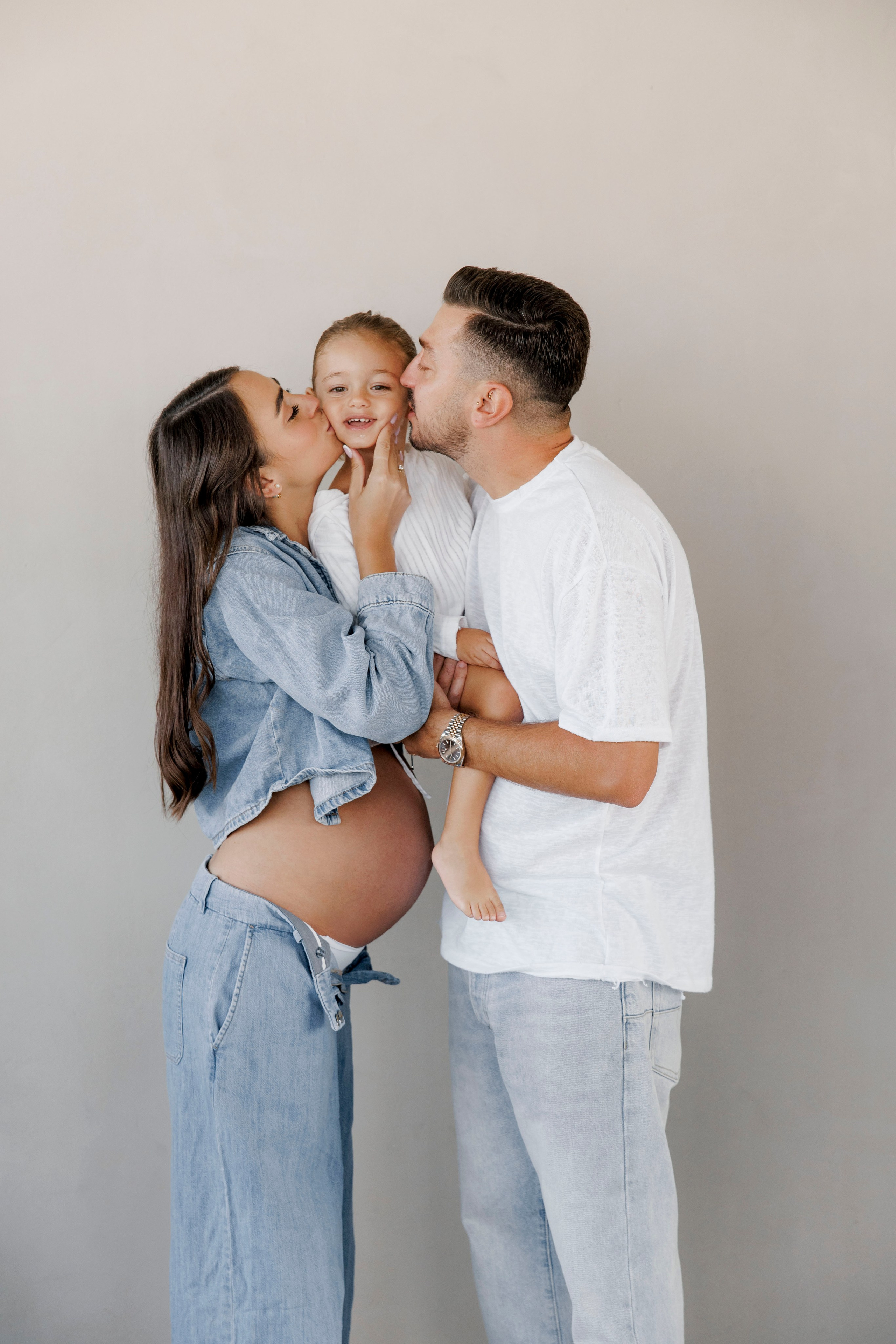 Pregnancy photoshoot inside the studio in Tel Aviv. Главная