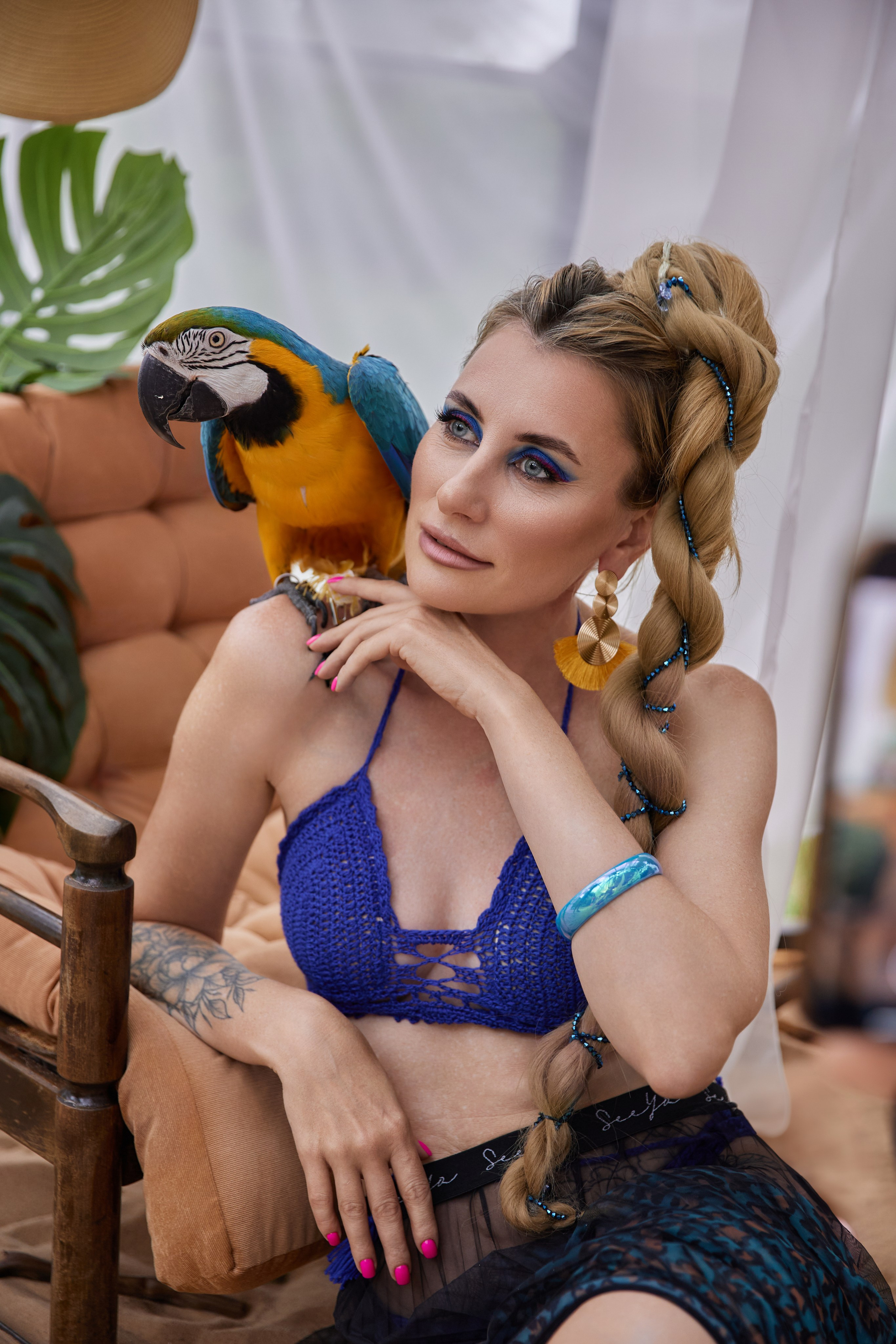Марина с попугаями. Фотограф женского портрета, беременности и материнства Харькова Елена