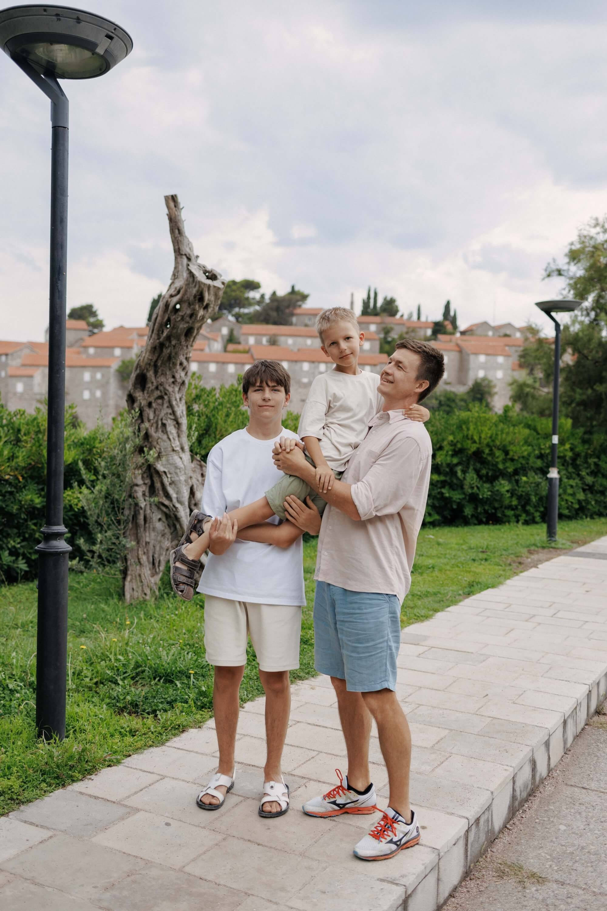 Семейный фотограф в Свети-Стефан Черногория. Федор Лемешко — Семейный и Свадебный Лайфстайл фотограф в Таиланде Дубае Грузии Армении