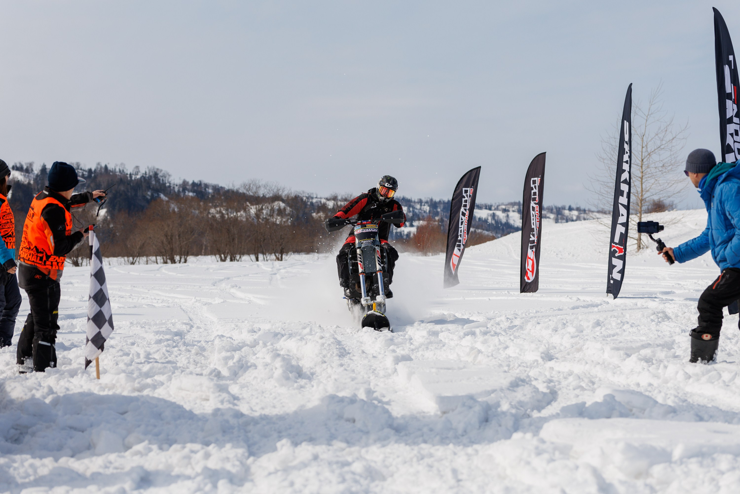 Чемпионат Экстрим Эндуро на сноубайках. Свадебный, семейный и репортажный фотограф в Южно-Сахалинске Артур Петросян
