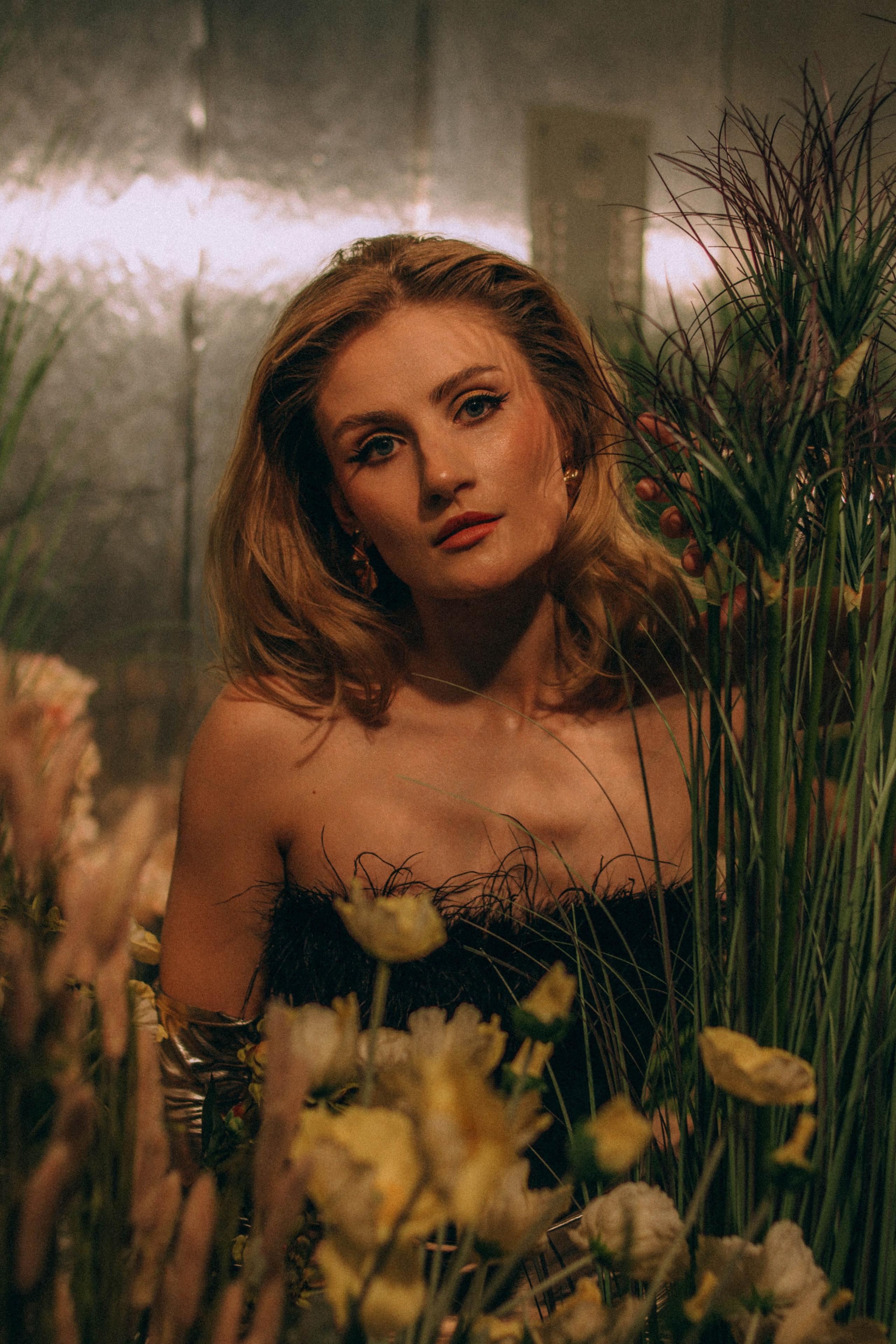 Заросший лифт. Создадим шедевр? Виталина и её фотоискусство