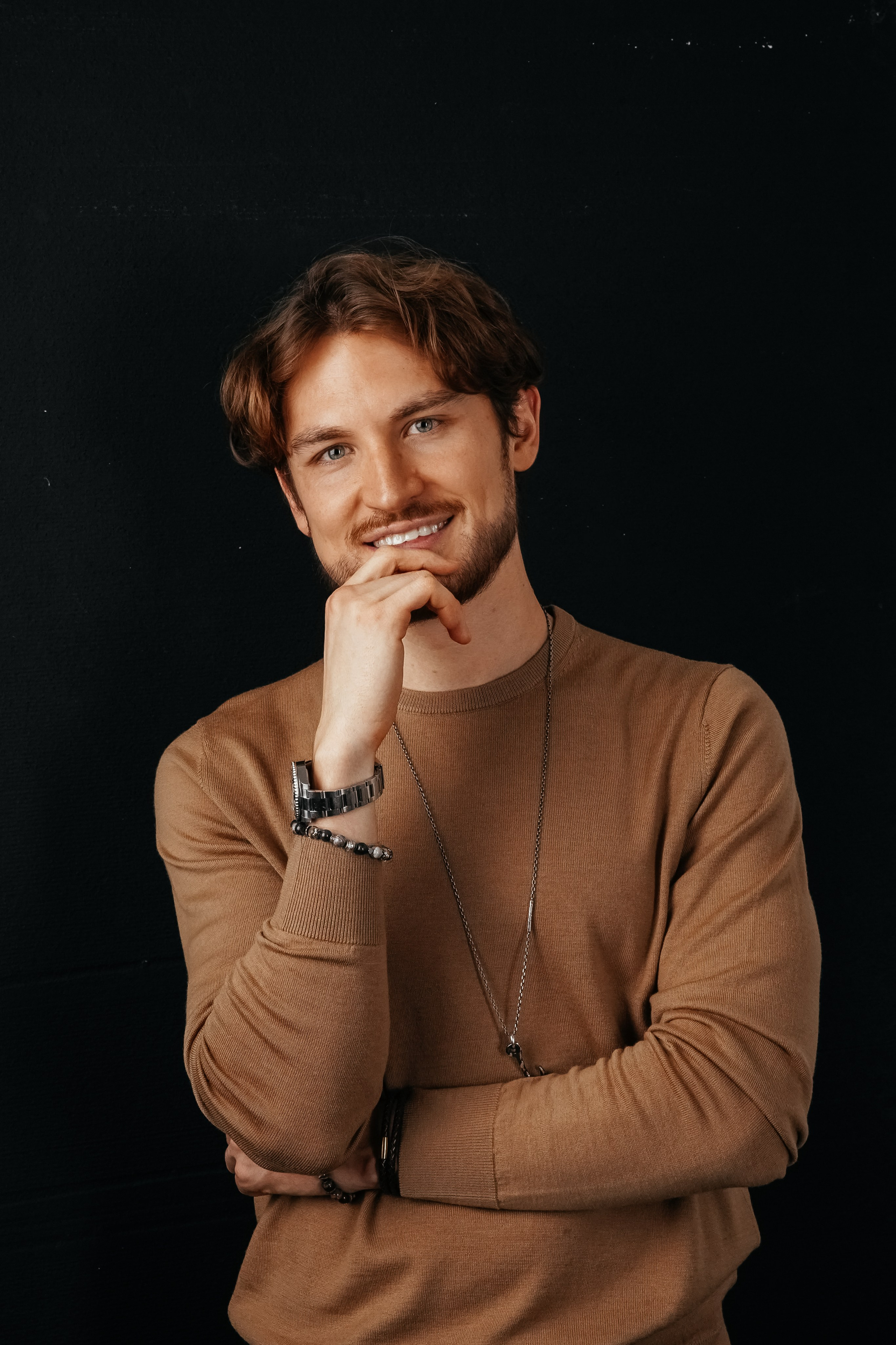 Business. AMODEO STUDIO