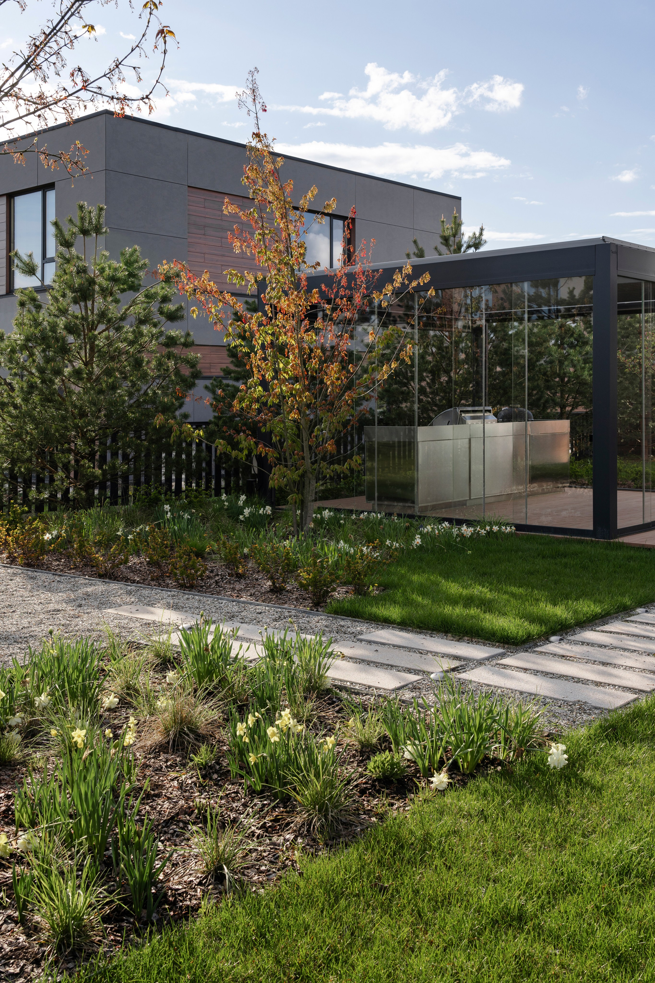 Blooming in the garden, Moscow region. Артамонов Александр | Архитектурный и ландшафтный фотограф