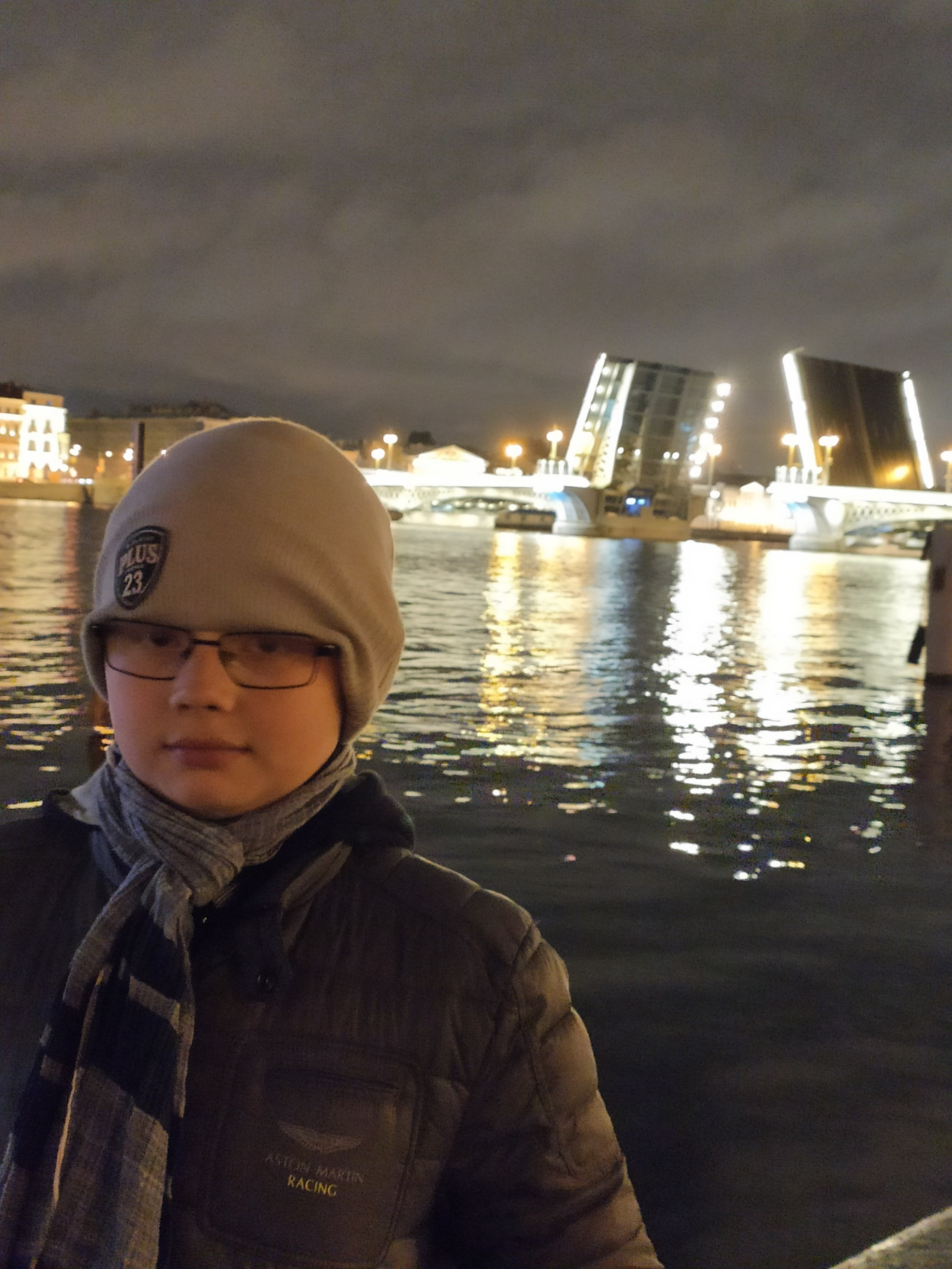 Смотреть мосты давно стало любимой традицией