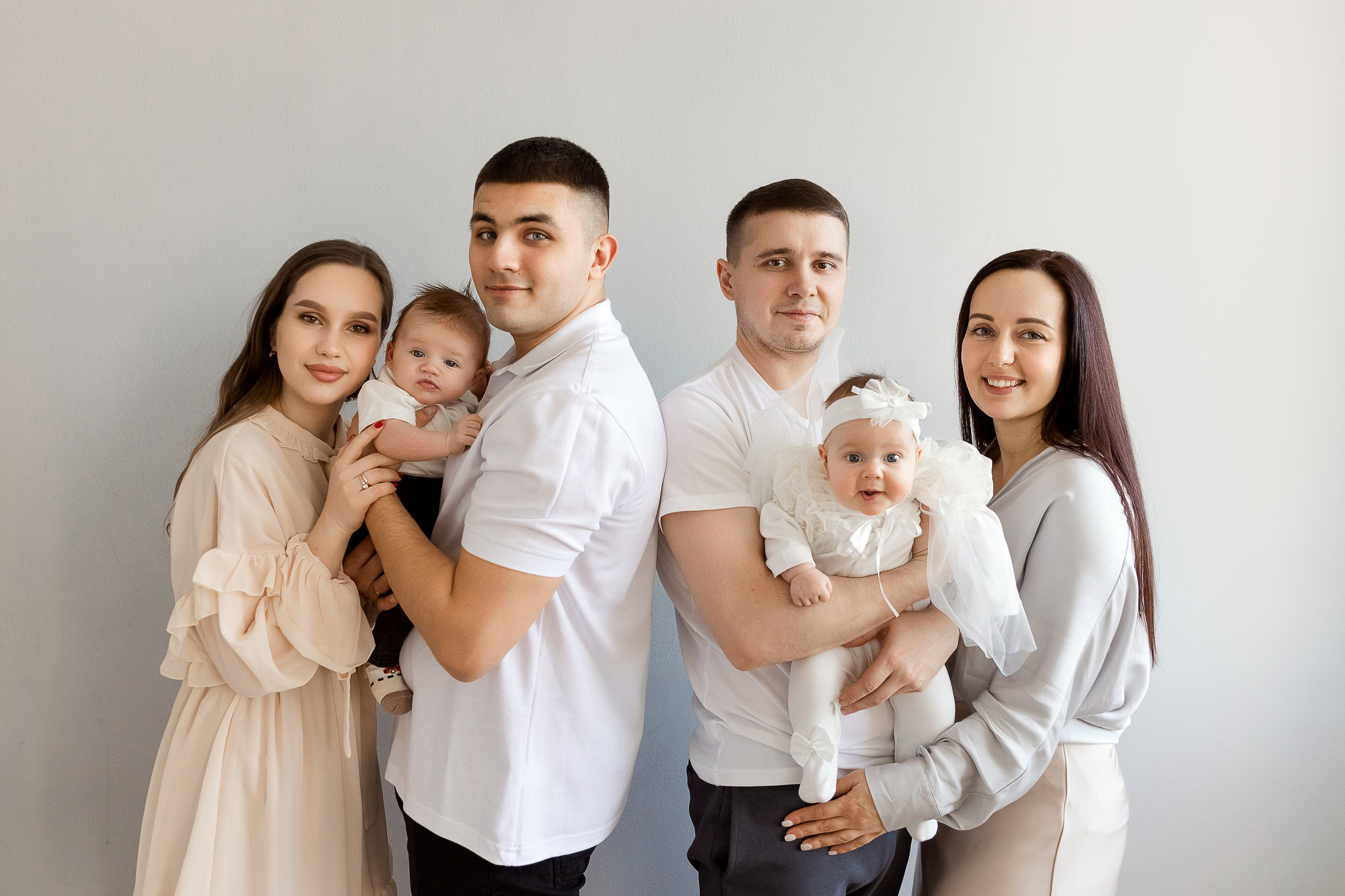 Съемка большой семьи в студии «Villa Nina». Семейный фотограф в Екатеринбурге Маргарита Курносова