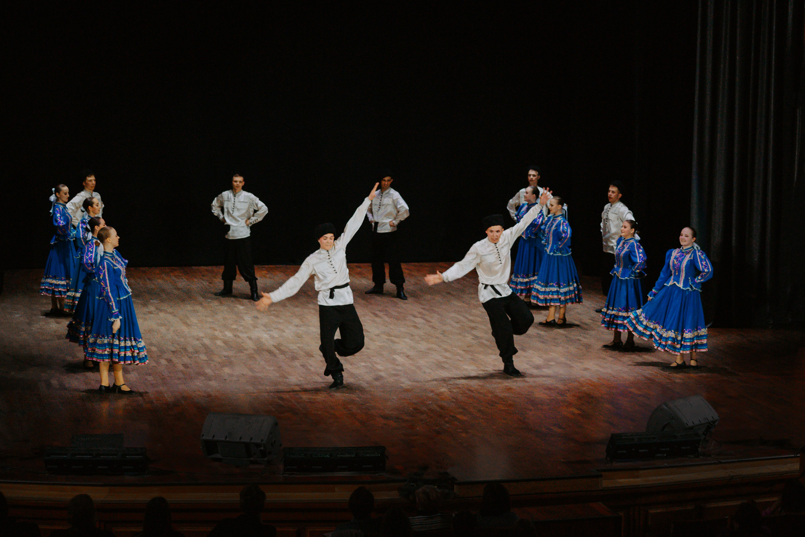 «Уральский сувенир». Концерт танцевальной студии. Фотограф в Челябинске Ополихина Анна
