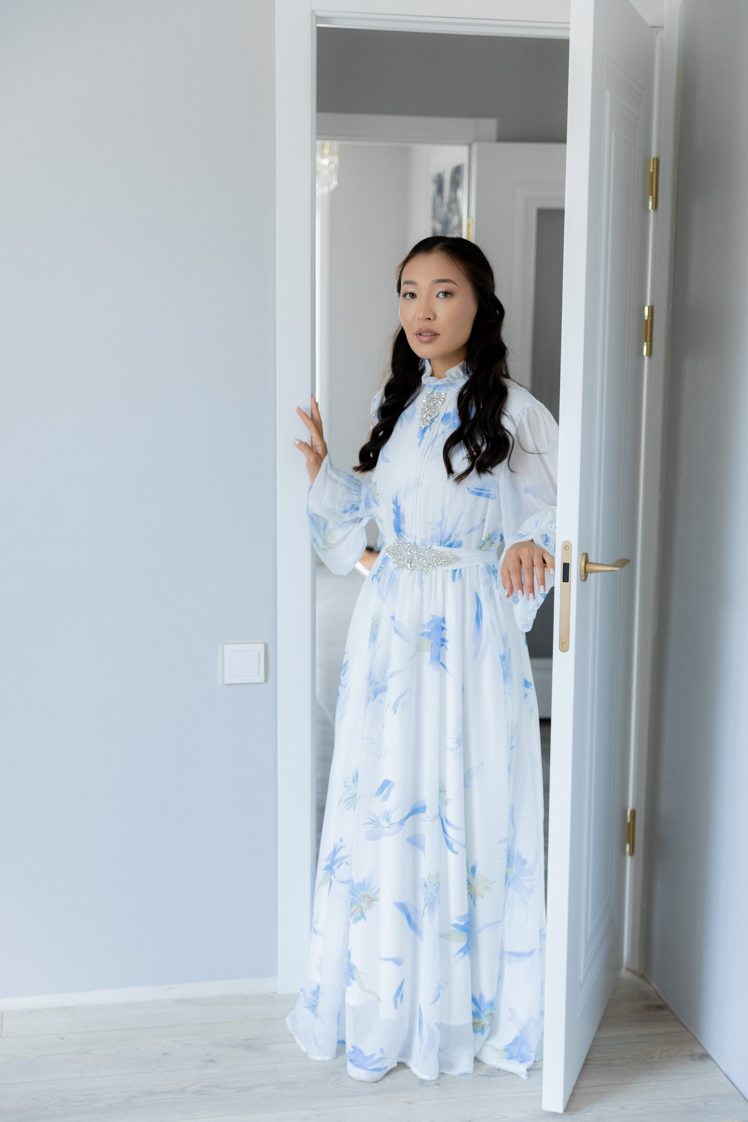 Жанна — сырга салу