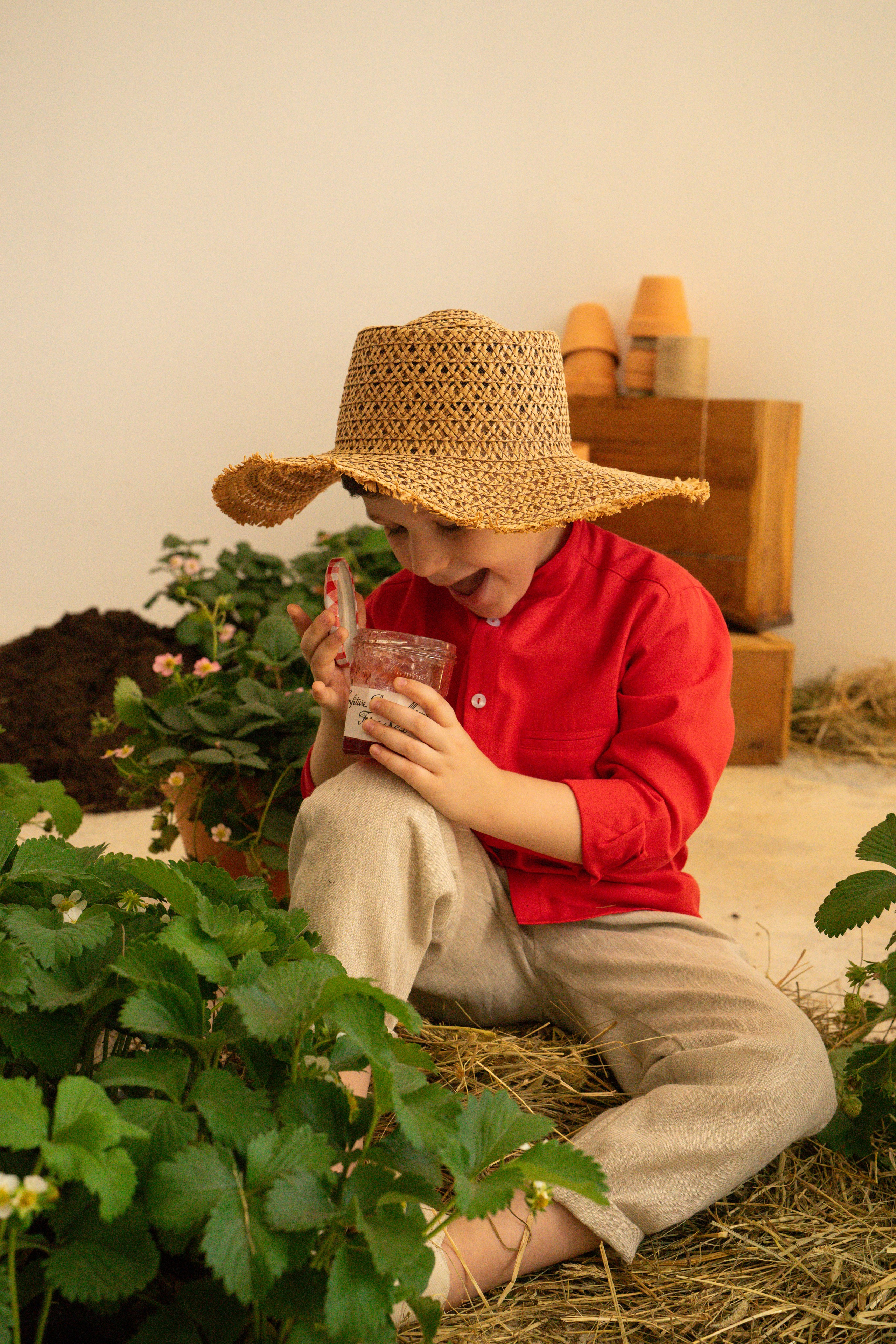 Маленькие садоводы. Ваш фотограф Tetiana Kolos, найду самый удачный ракурс и словлю момент