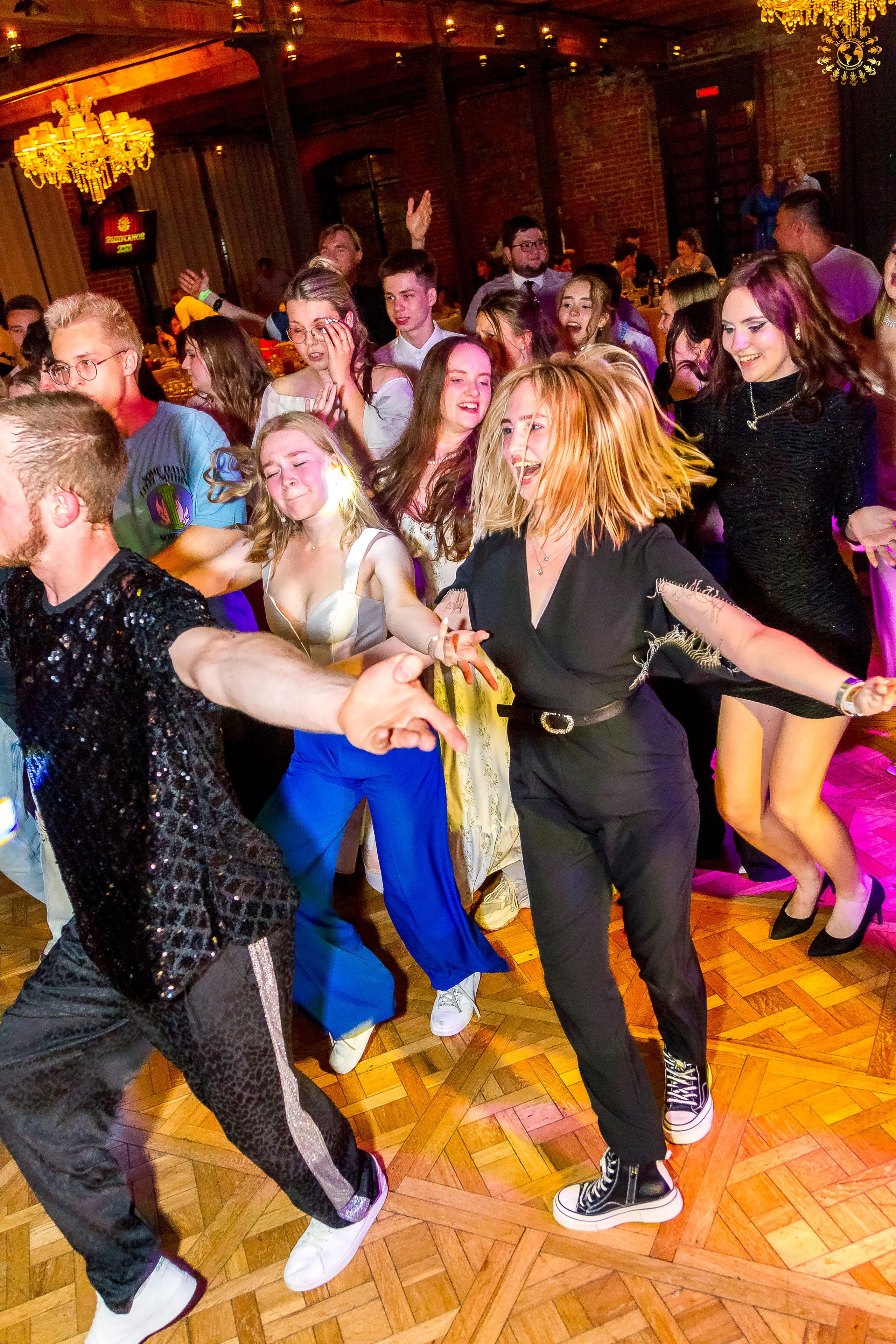 Выпускной 2023 (11-е классы) клуб «Джаггер», Москва. Репортажная съемка в Москве и области. Анималистика