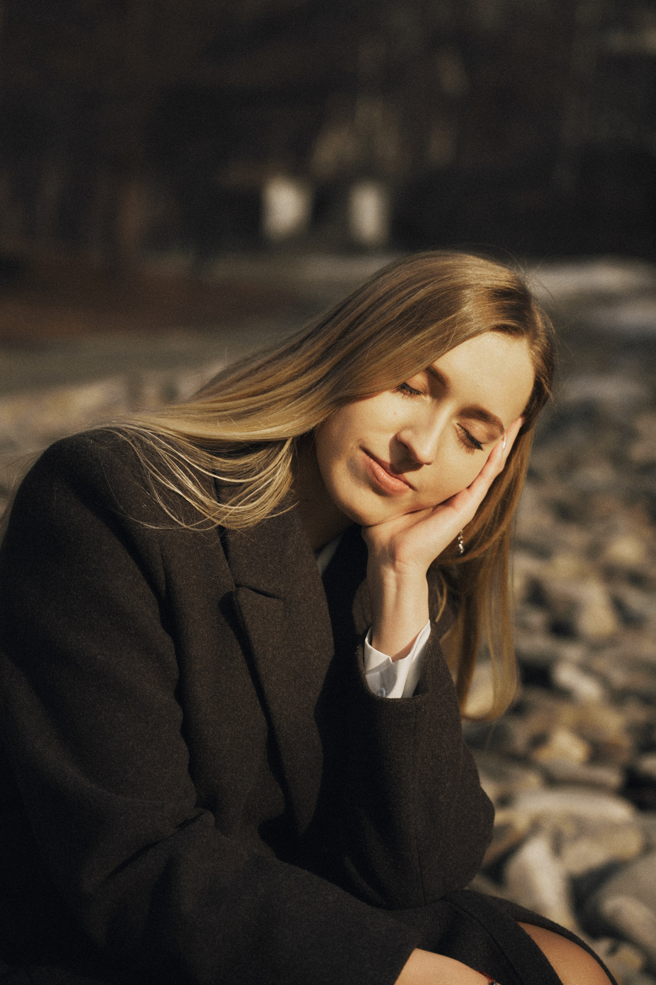 Женский портрет в городе — стиль и динамика уличной съёмки. Фотограф в Хабаровске Дмитрий Лемешков