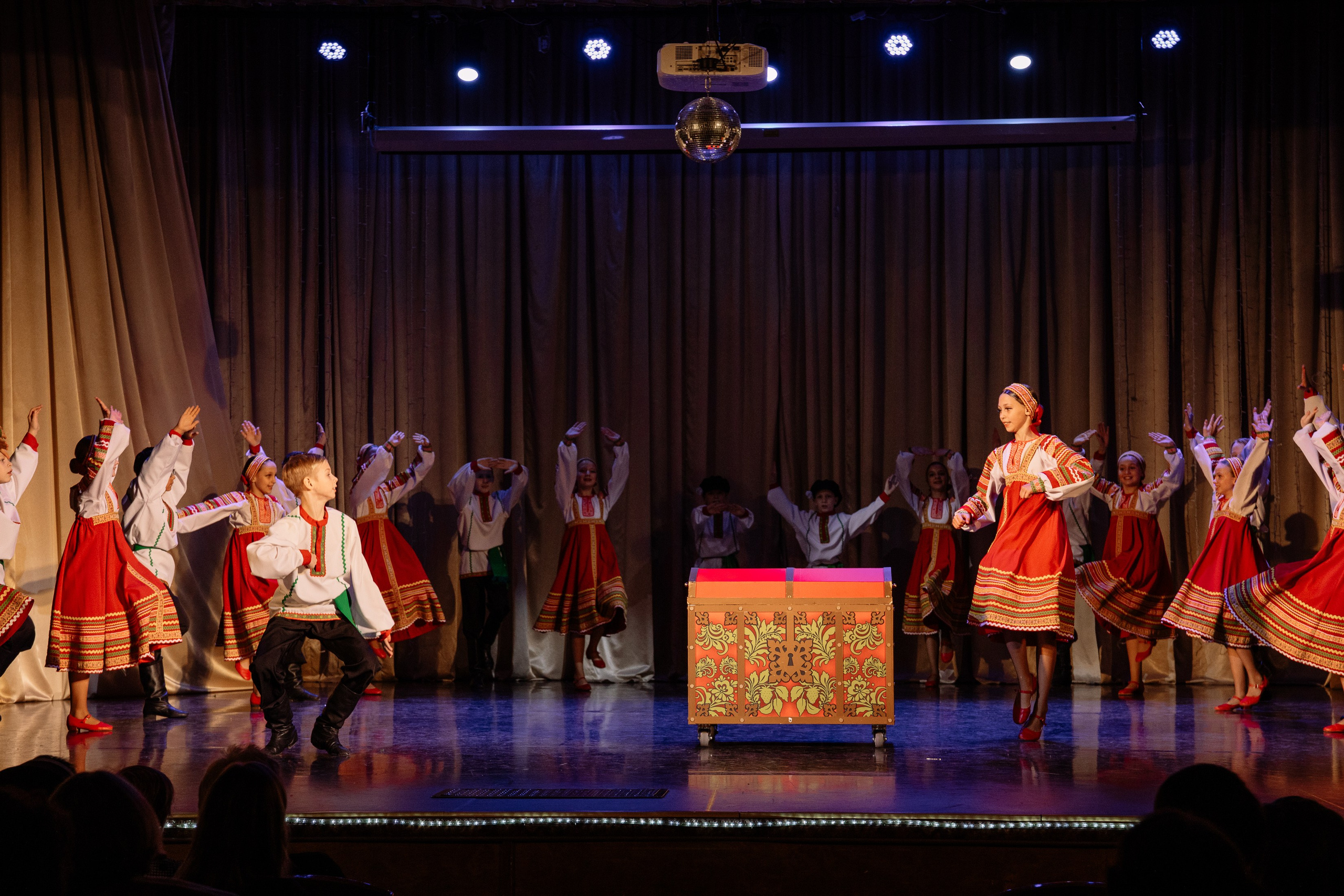 Сибирские узоры ДК Ефремова. Фотограф Юлия Мальцева