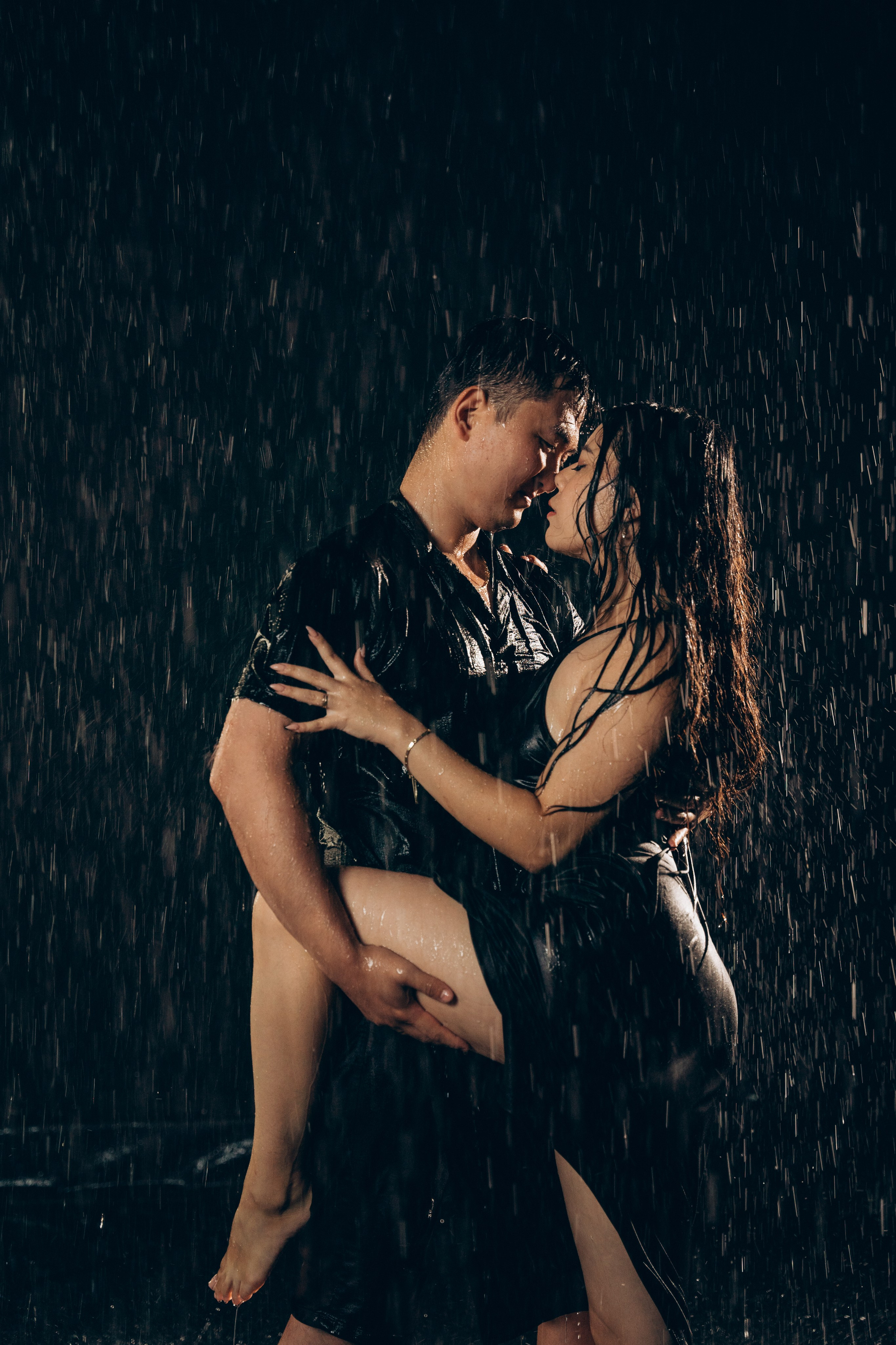 Свидание под дождем. Фотограф в Алматы Чалова Нафиса