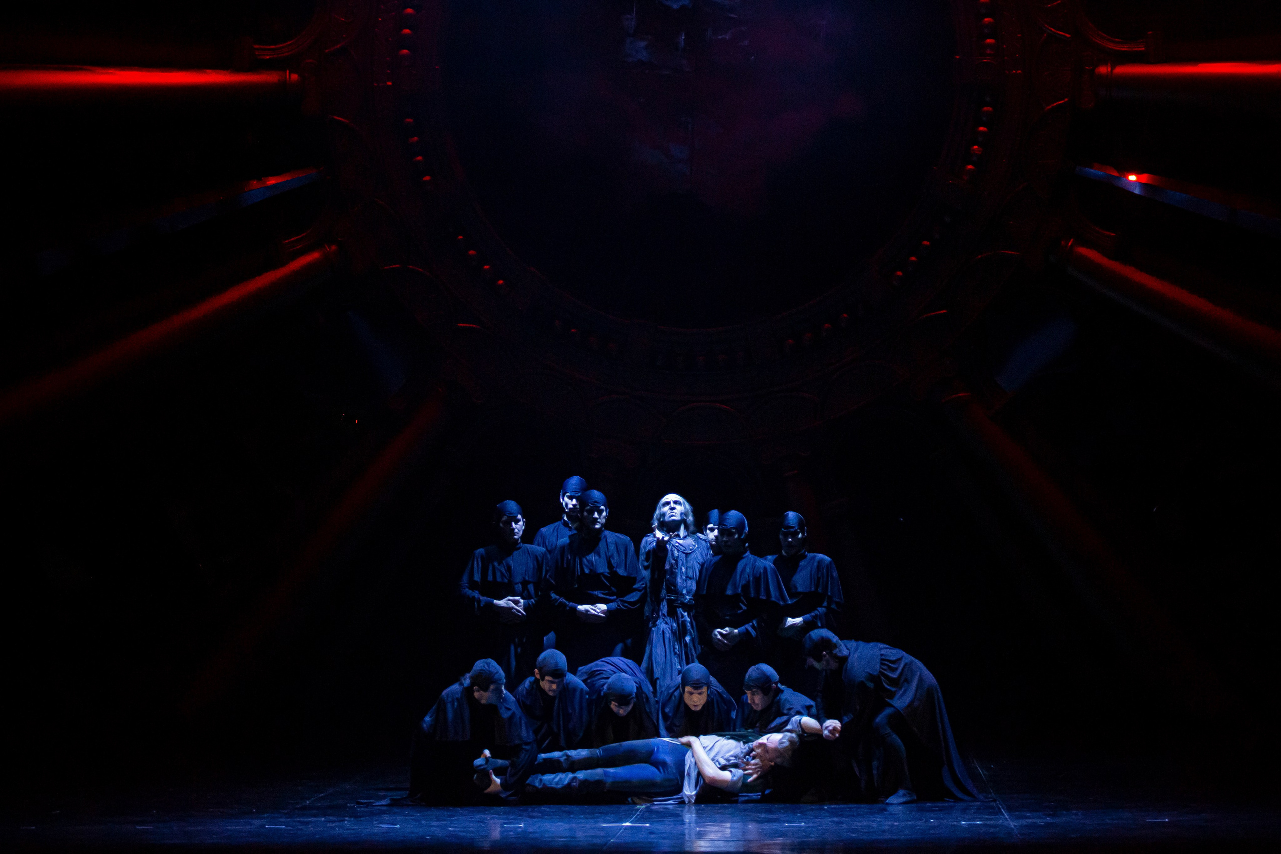 Русский Гамлет спектакль премьера Марийского театра оперы и балета в Зимнем театре г. Сочи. Фотограф в Сочи Юрий Шептаев