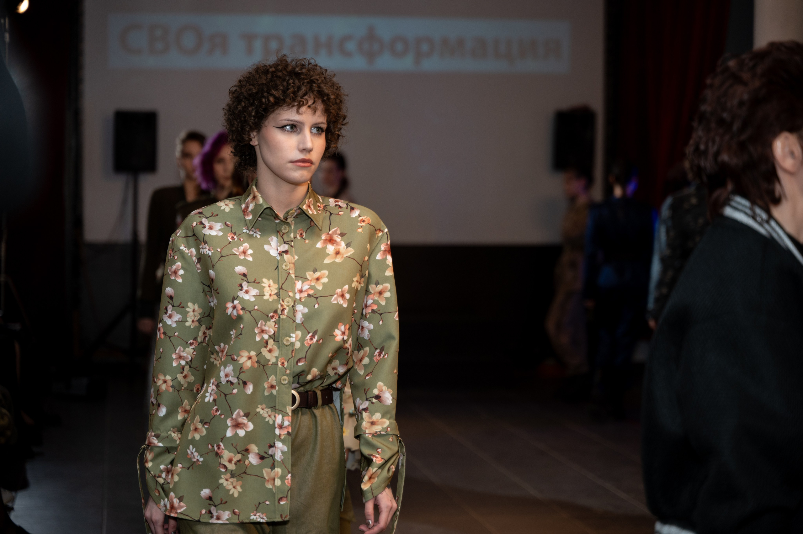 Закрытый показ милитари «Своя трансформация» дизайнера Юлии Бойченко | 24.04.2025. Фотограф в Омске Елизавета Кириллова