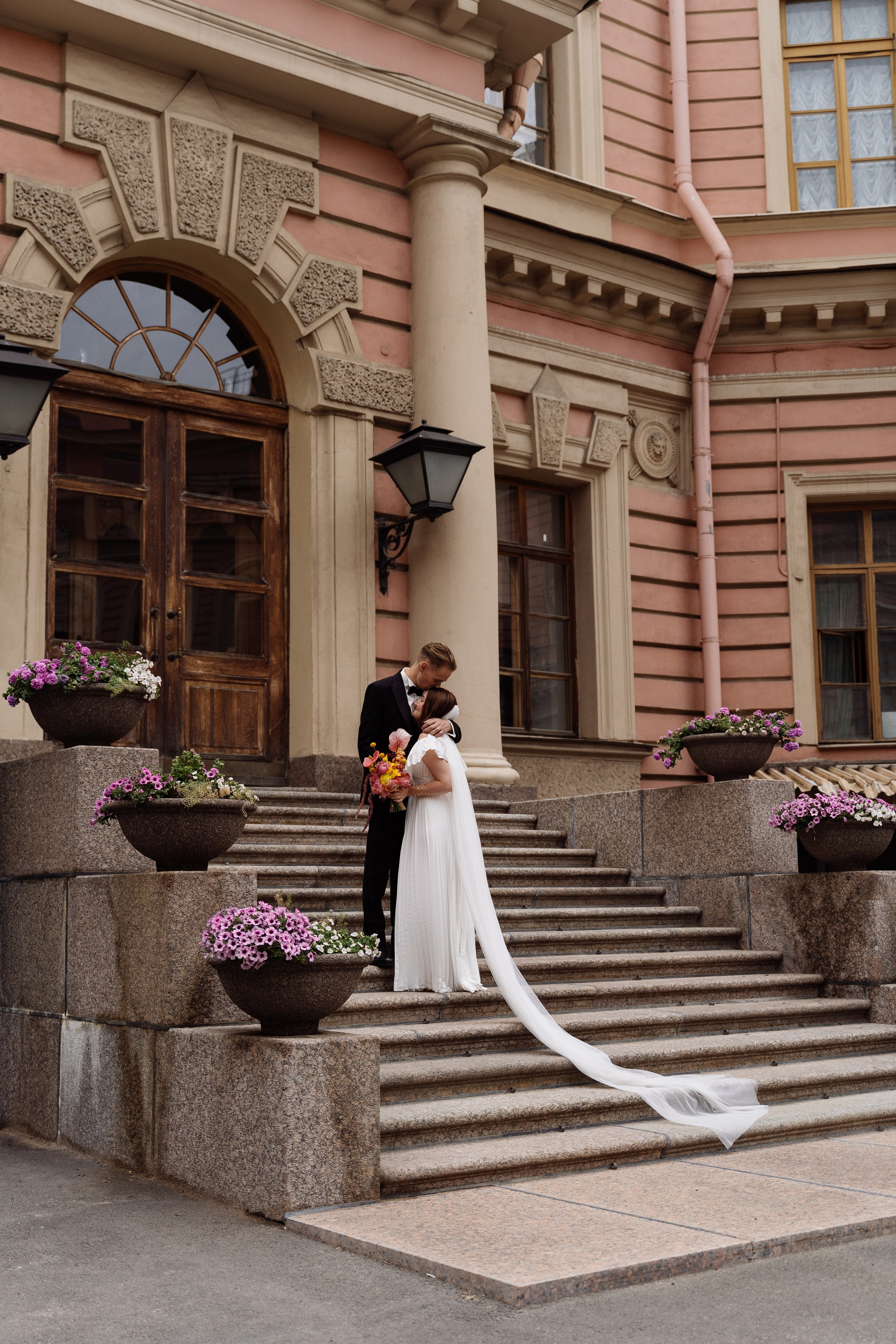 Свадьба на крыше Петербурга. Свадебный фотограф организатор в Санкт-Петербурге Ассоль Опарина