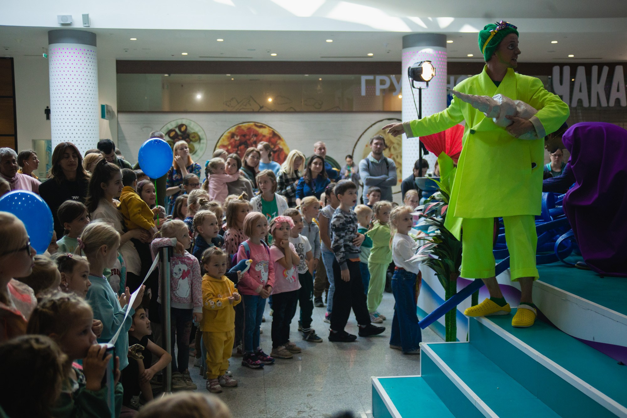 Сказка в ТЦ Океания. Репортажный и концертный фотограф в Москве Анастасия Осень