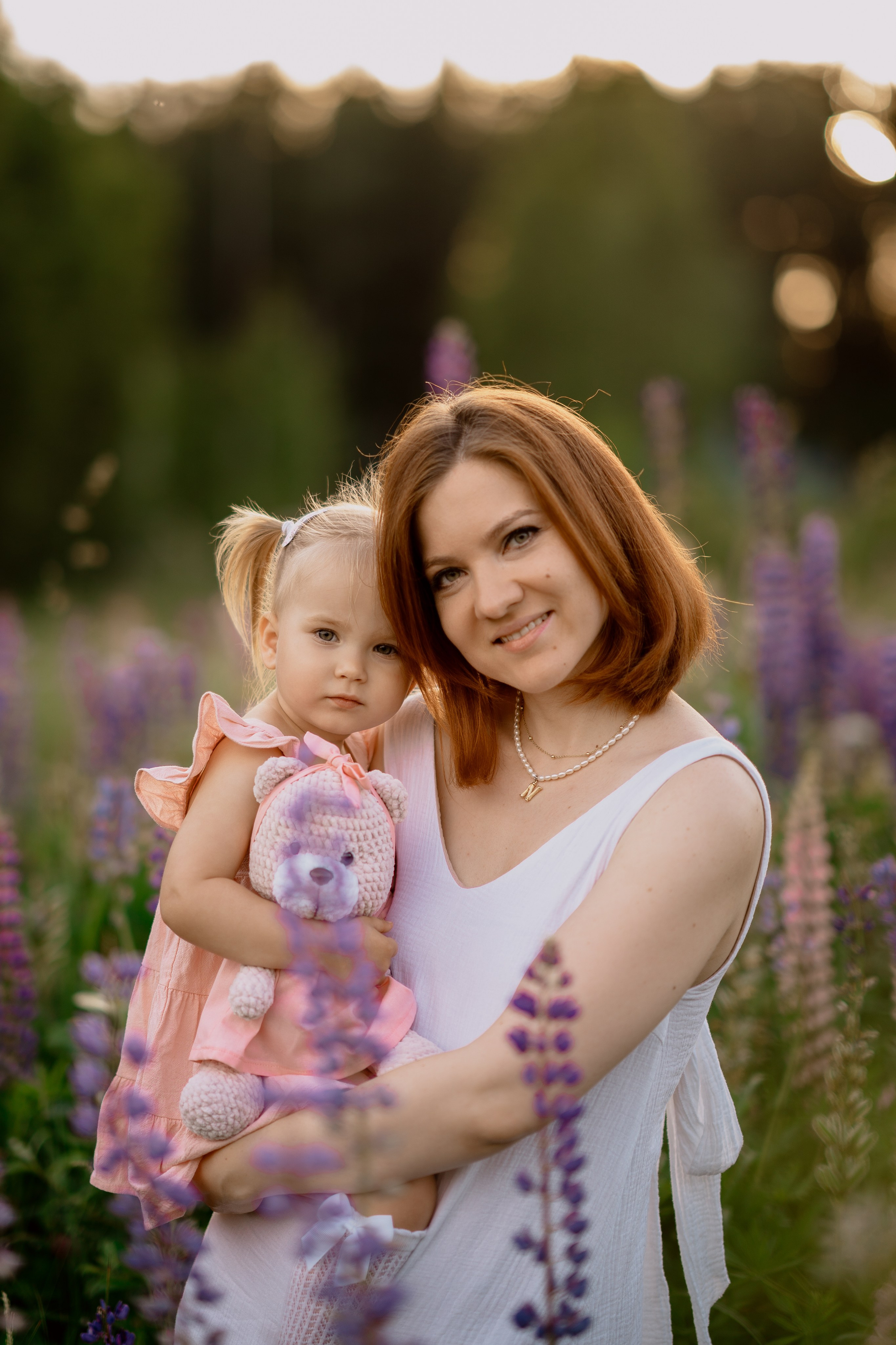 Фотосессия в люпинах. Анюта с мамой и папой. Семейный и детский фотограф в Сергиев Посаде, Хотьково Якимчук Любовь