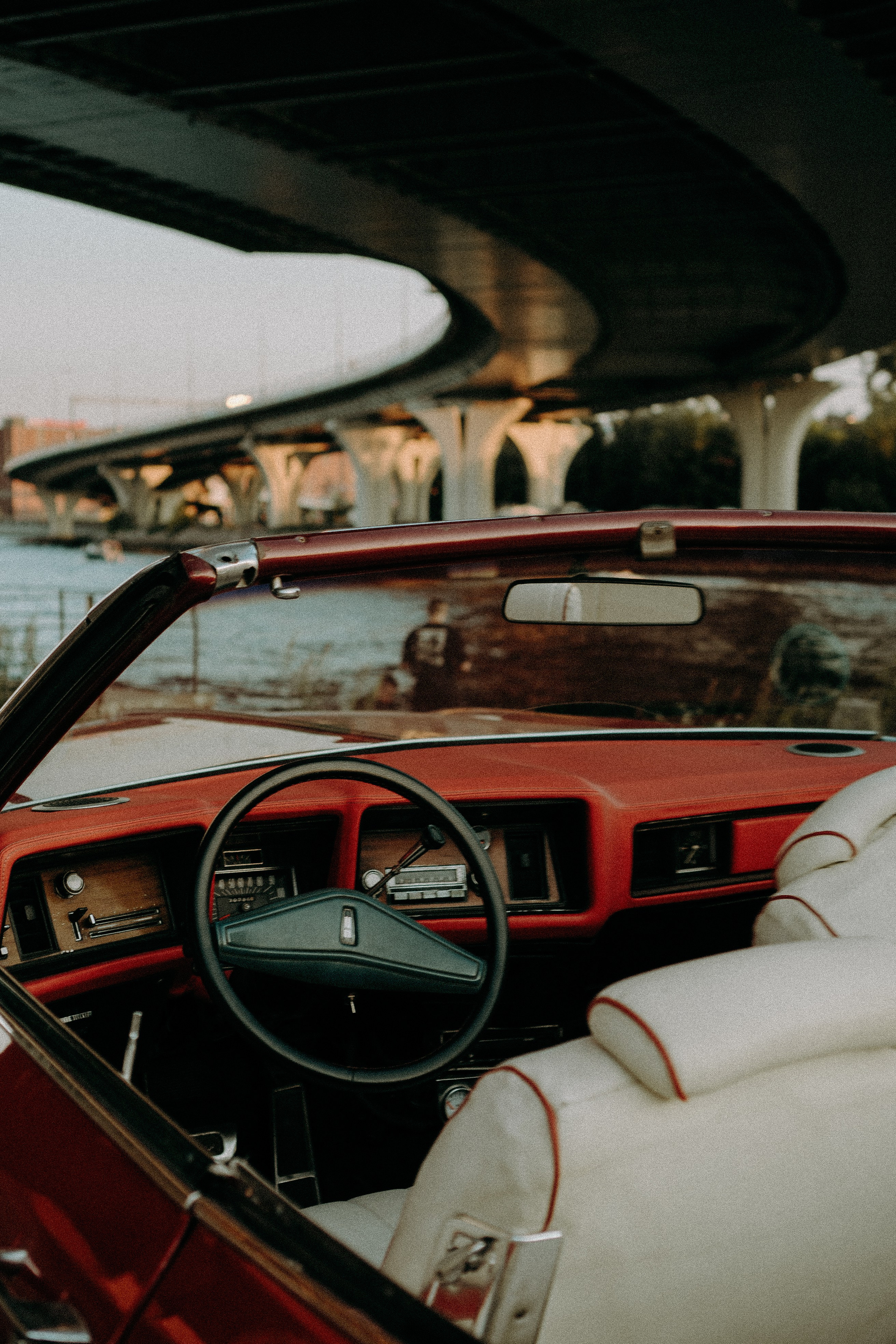 СВАДЕБНАЯ СЬЕМКА ВОЗЛЕ МСОТА БЕТАНКУРА НА КАБРИОЛЕТЕ. Профессиональный фотограф, Санкт-Петербург — Виктория Богомолова