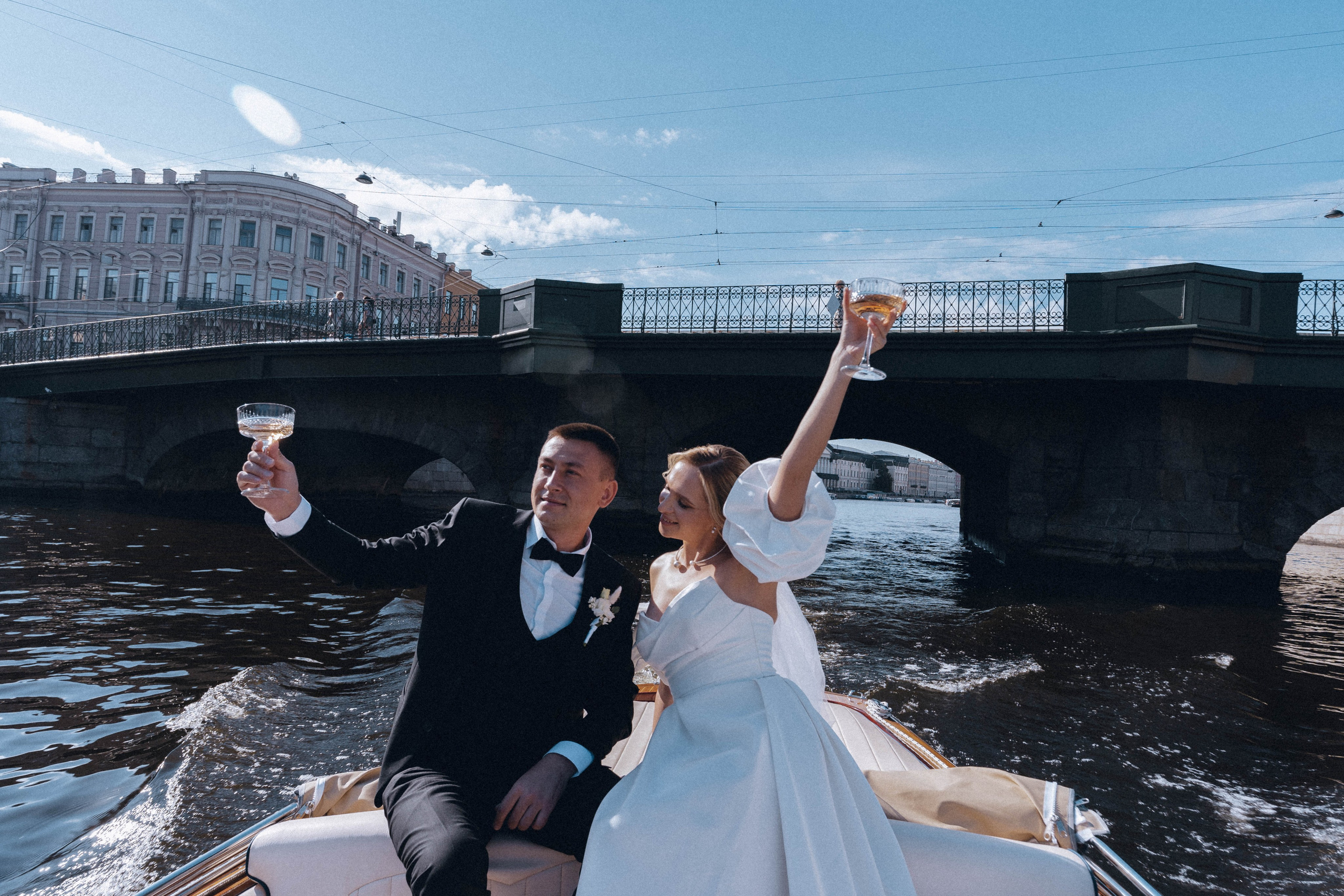 СВАДЕНБНАЯ СЬЕМКА НА КАТЕРЕ ПО КАНАЛАМ САНКТ-ПЕТЕРБУРГА И В АКВАТОРИИ НЕВЫ. Профессиональный фотограф, Санкт-Петербург — Виктория Богомолова