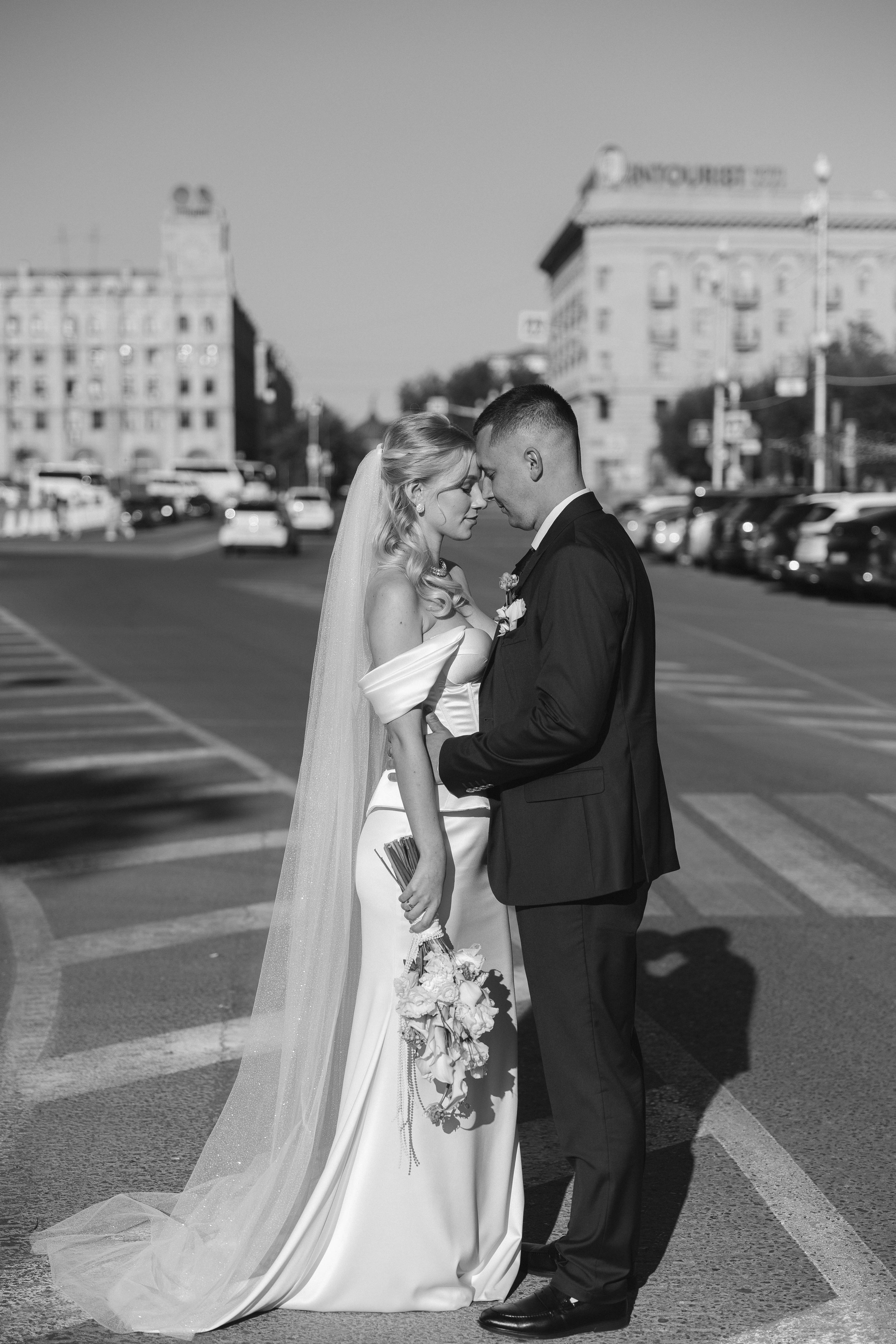 Ангелина, Ефим (прогулка после ЗАГСа). Фотограф в Волгограде Кристина Прохоренко