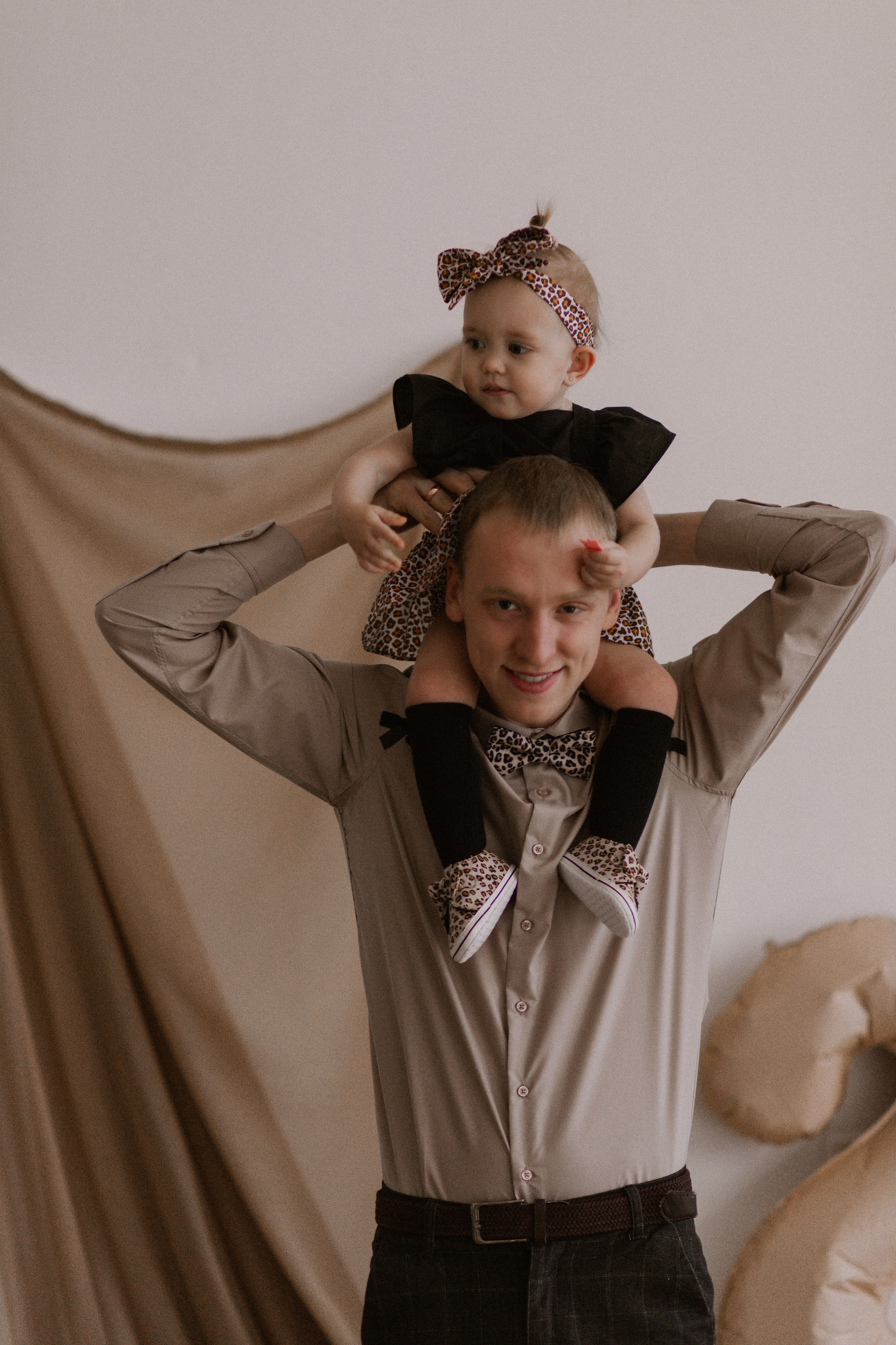 Олеся, Есения и Артём. Главная