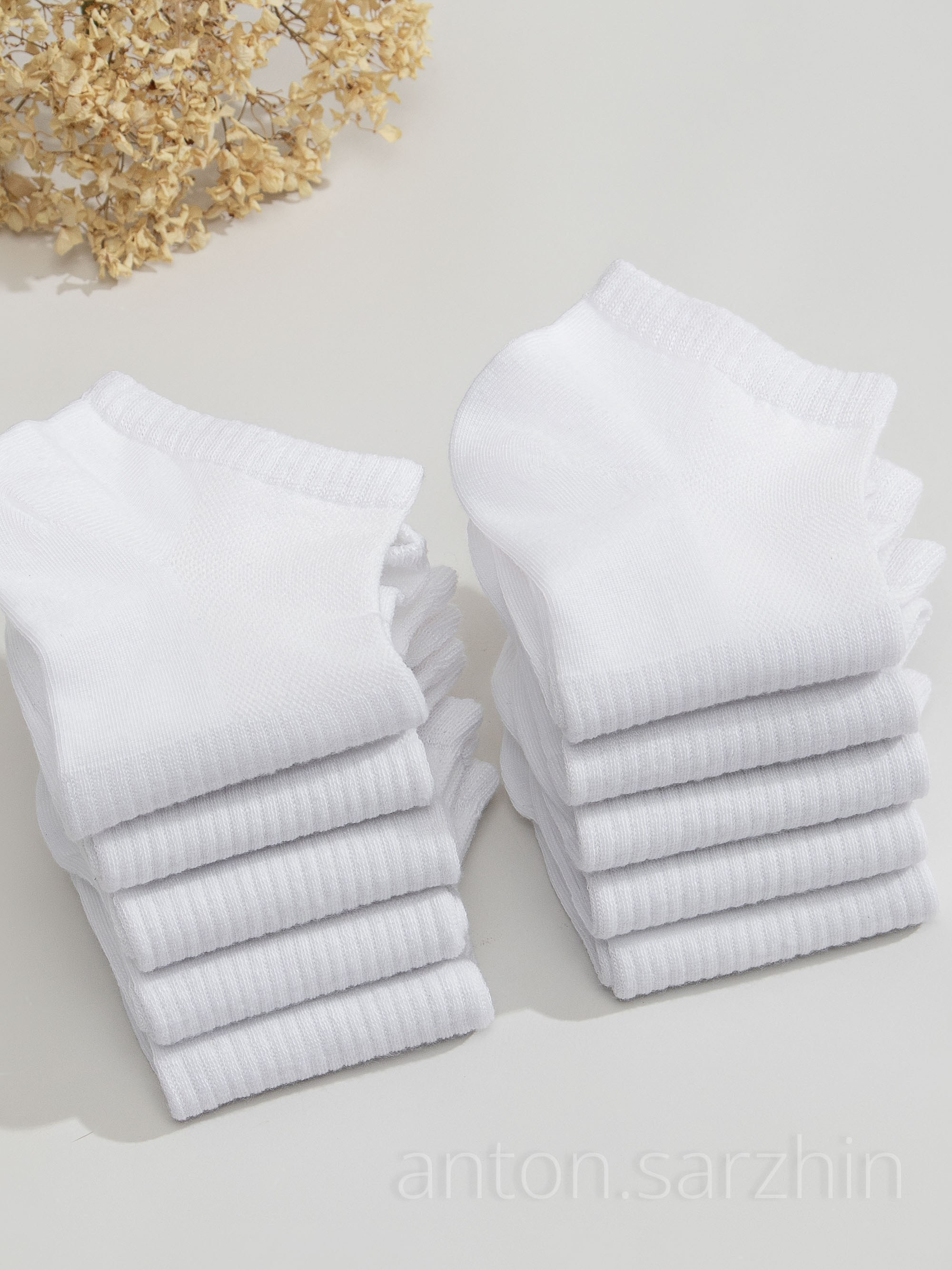 Фотосъемка белых носков стопкой