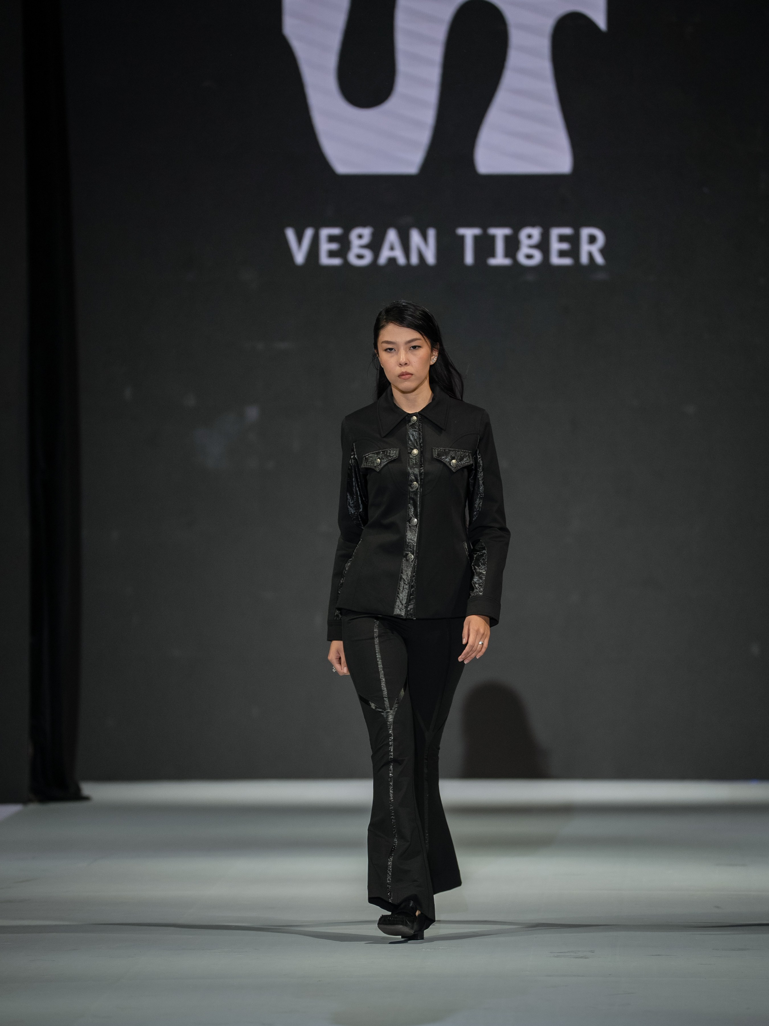 EURASIAN FASHION WEEK Vegan Tiger. Сайт Алматинского НЮ АРТ, будуар и фэшн фотографа Дениса Карпенко