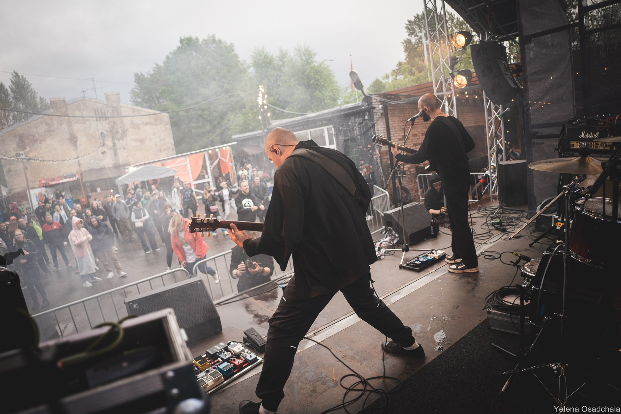 Живой 2025 — День 1. Елена Осадчая — фотографирую музыку на сцене и в жизни