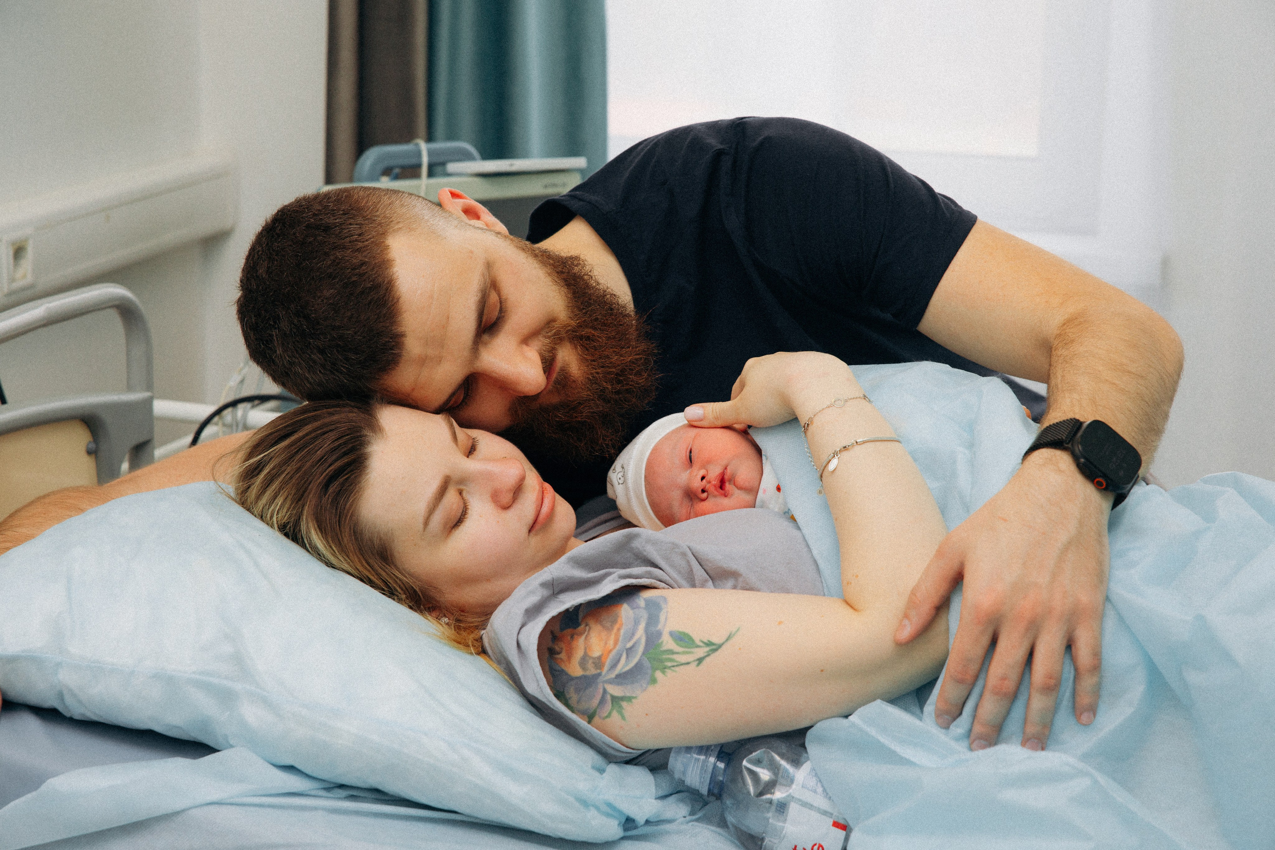 Контакты. Фотослужба «Малютка» в Наро-Фоминском перинатальном центре — сохраняем главные мгновения семьи и создаём премиальные фотокниги