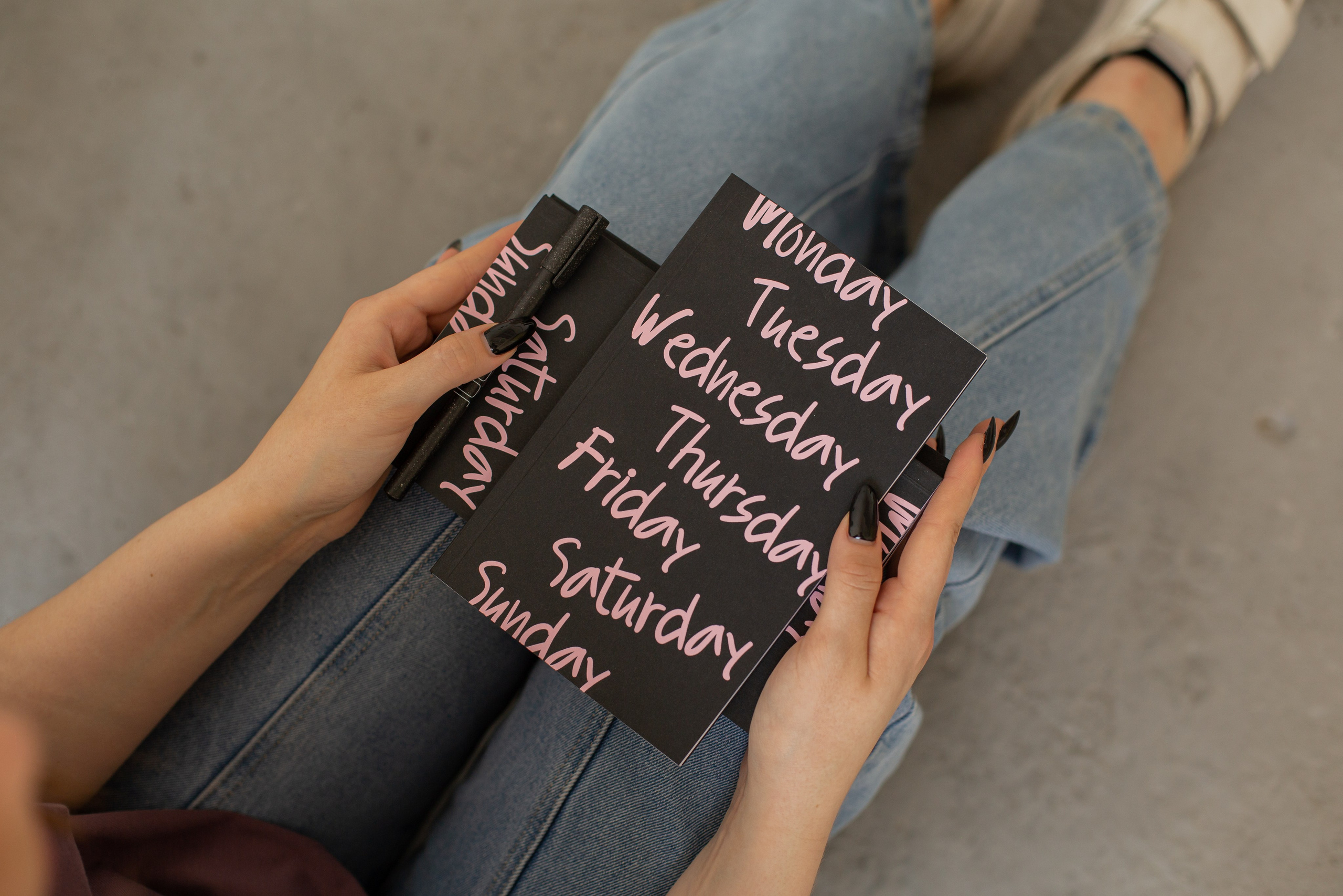 Chancellery shop. Fotograf u Crnoj Gori-porodično fotografisanje sa djecom, lovestory, nekretnine