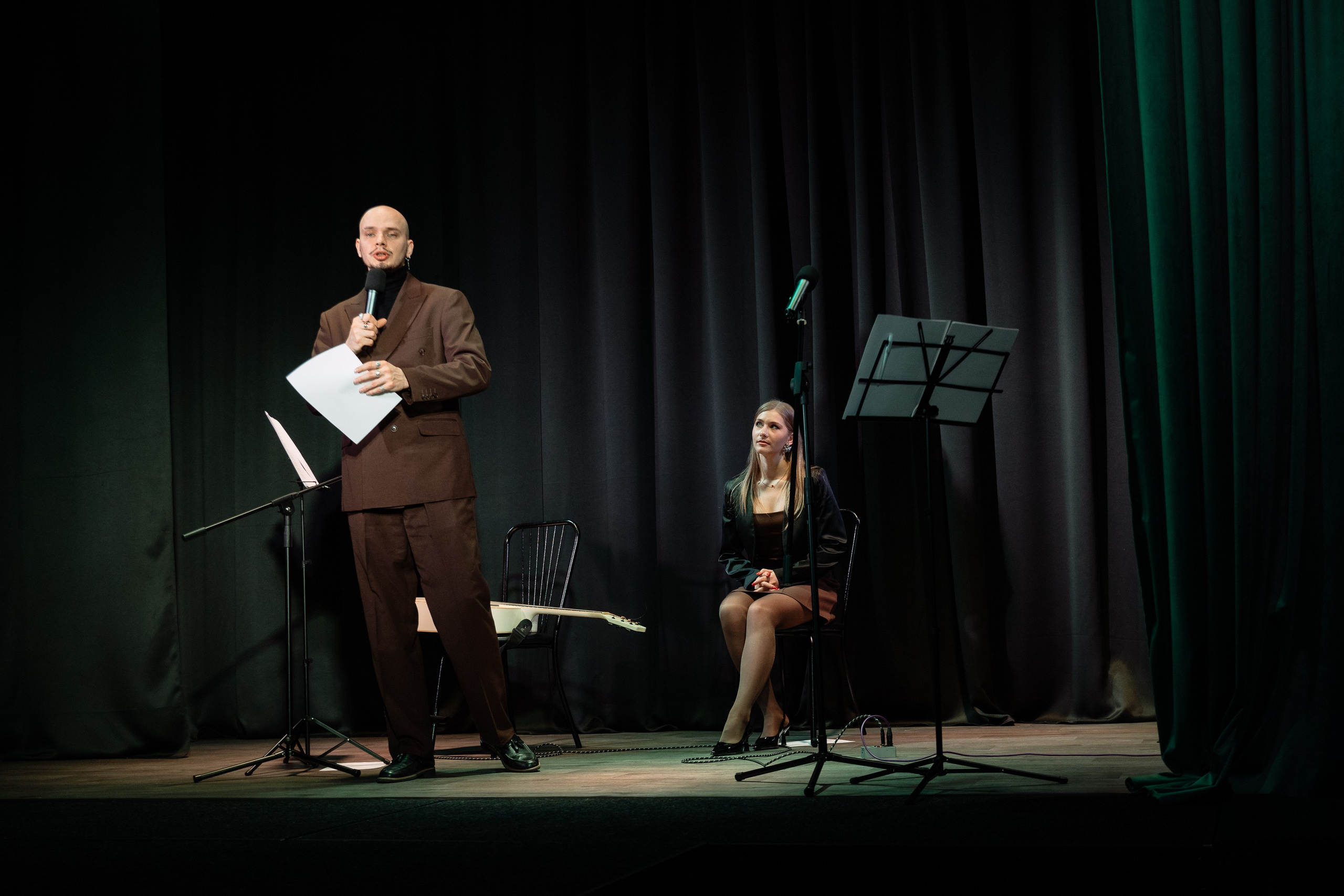 Поэтический вечер с Игорем Бушмелевым и Никой Станиславчик. Фотограф Юлия Мальцева