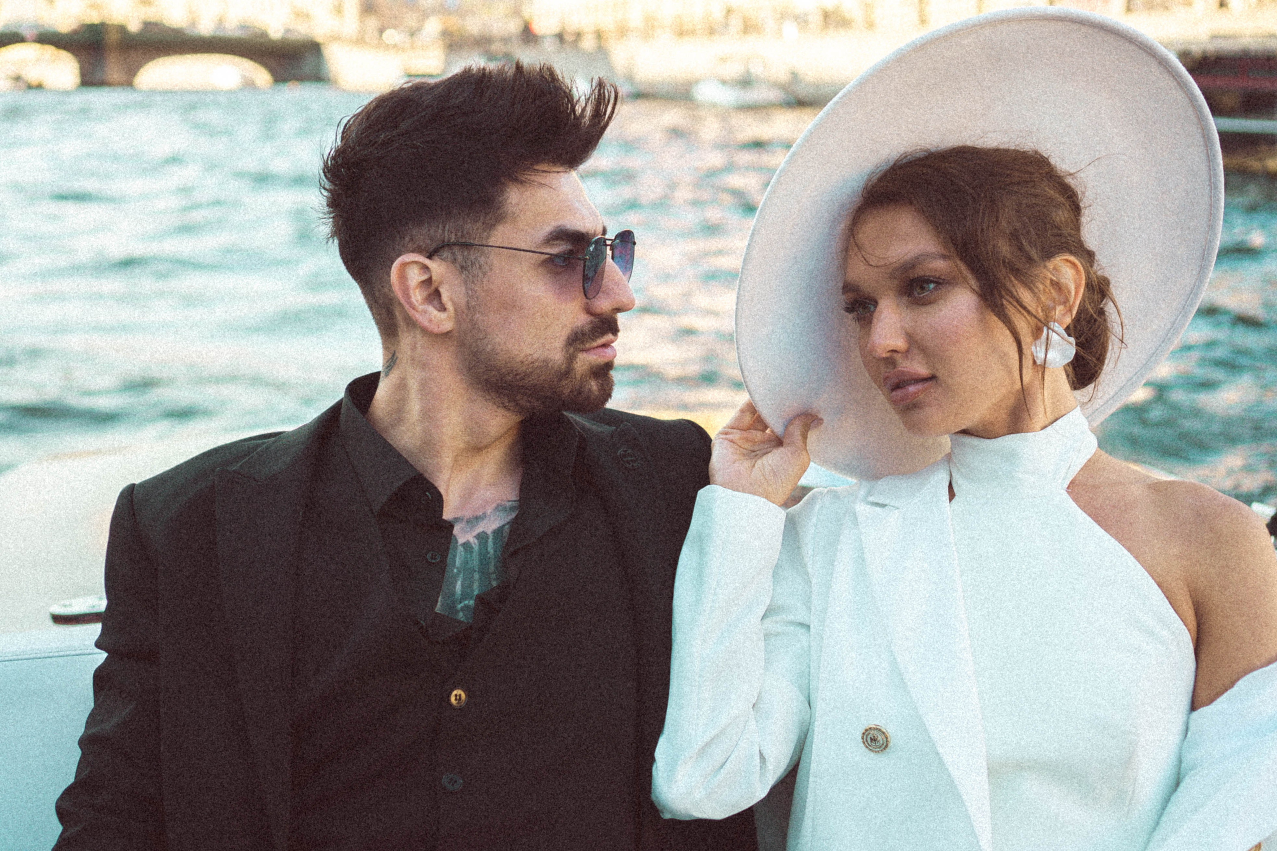 СВАДЕНБНАЯ СЬЕМКА НА КАТЕРЕ ПО КАНАЛАМ САНКТ-ПЕТЕРБУРГА И В АКВАТОРИИ НЕВЫ. Профессиональный фотограф, Санкт-Петербург — Виктория Богомолова