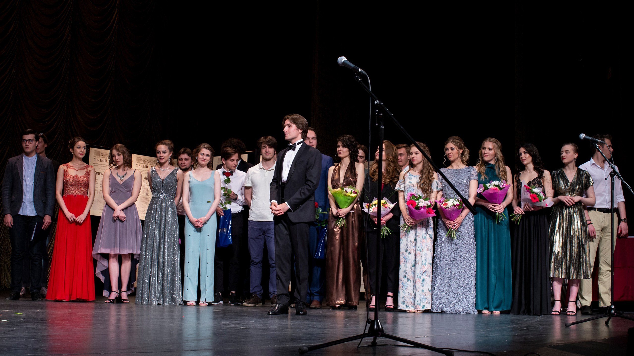 Репортаж -Выпускной. Портретный Студийный и уличный фотограф Москва. Индивидуальные, Семейные, Беременность, Будуар, Каталог, контент съемки для блога и бизнеса