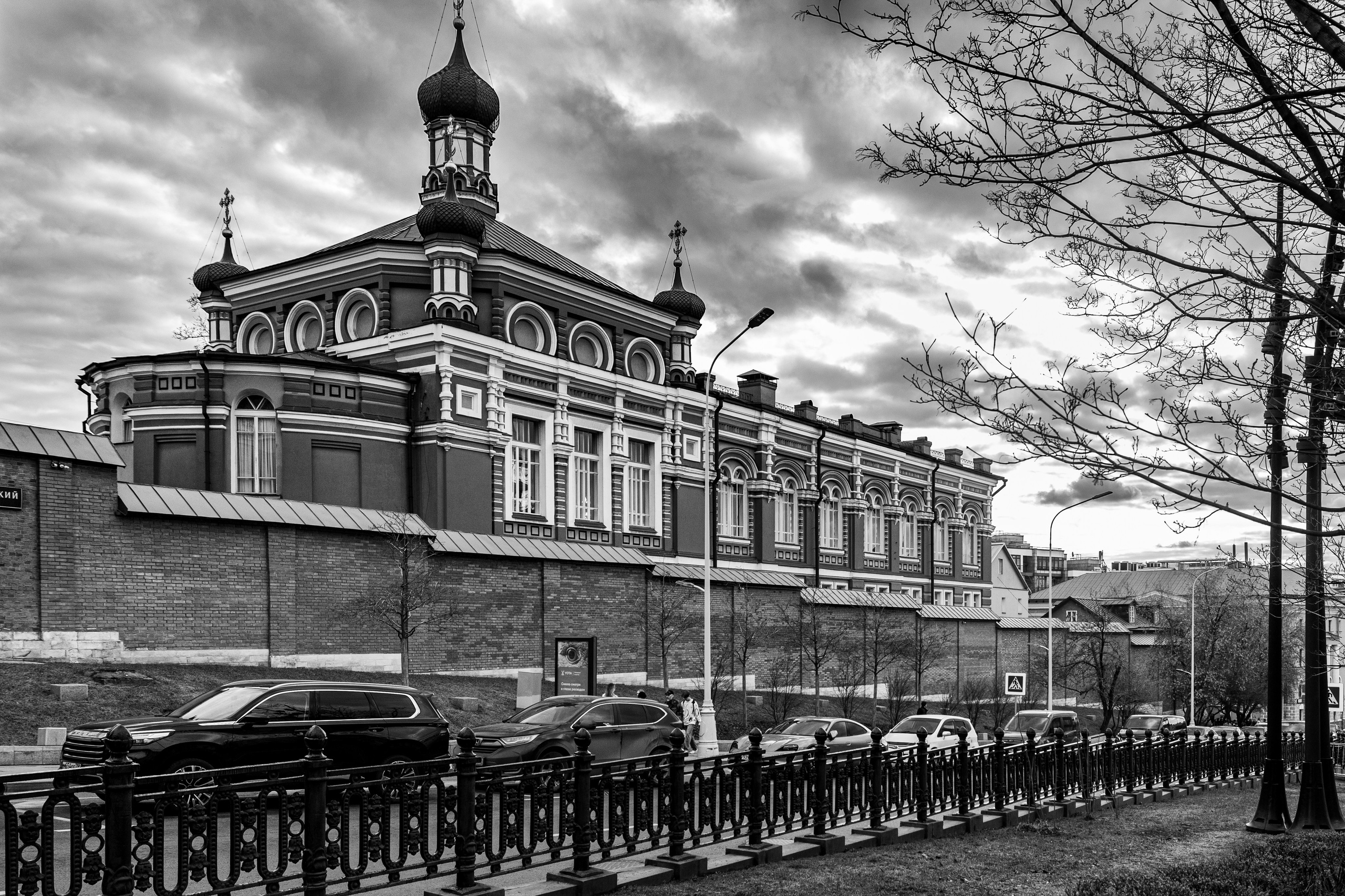 Вид с Рождественского бульвара на Рождественский монастырь