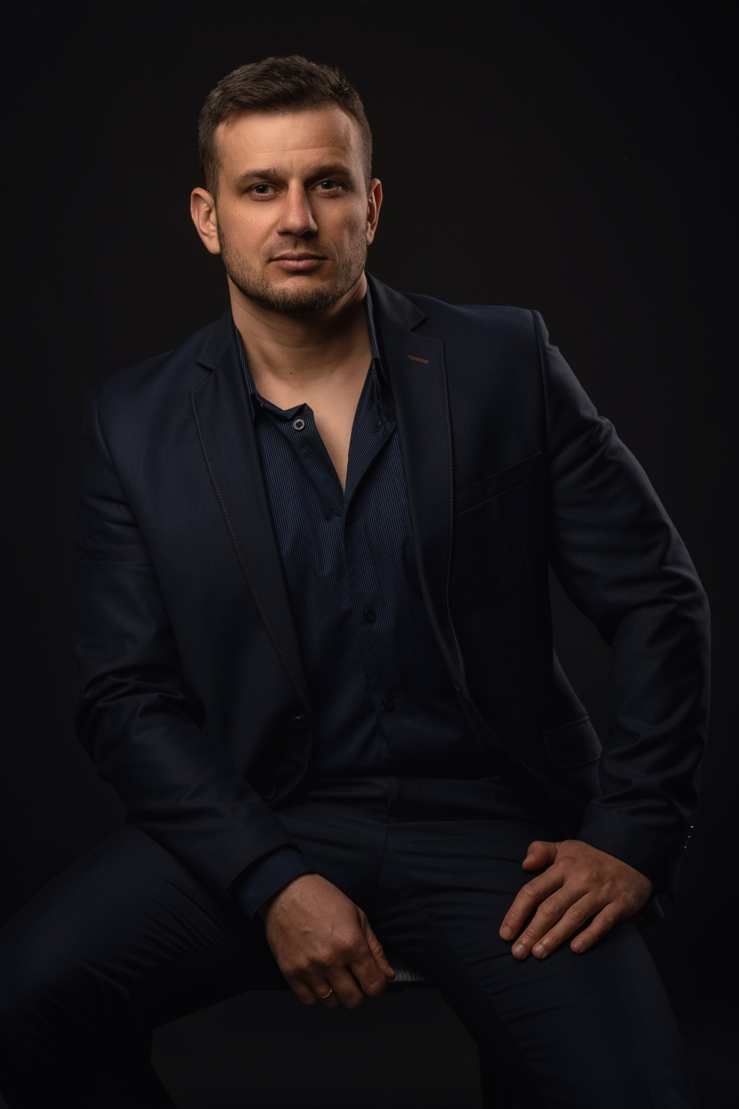 Мужской студийный портрет