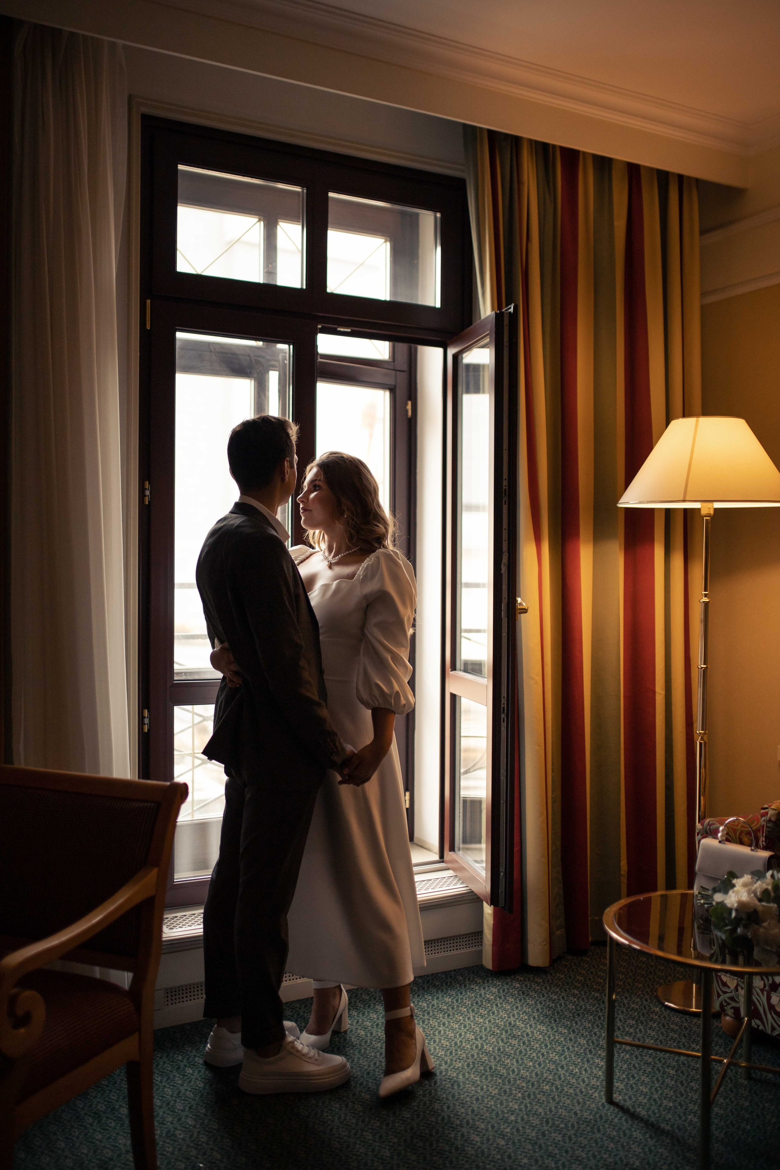 Свадебная фотосессия в Москве в отеле. Фотограф Валерия Горбунова Подольск Бутово Видное Щербинка