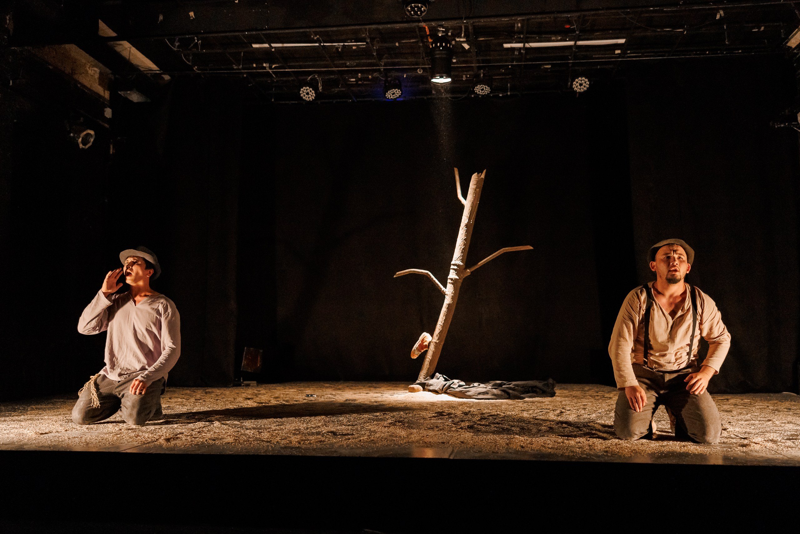 Спектакль «В ожидании Годо» от театра Д. Лица в СПб. Фотограф в Санкт-Петербурге — Сергей Петров