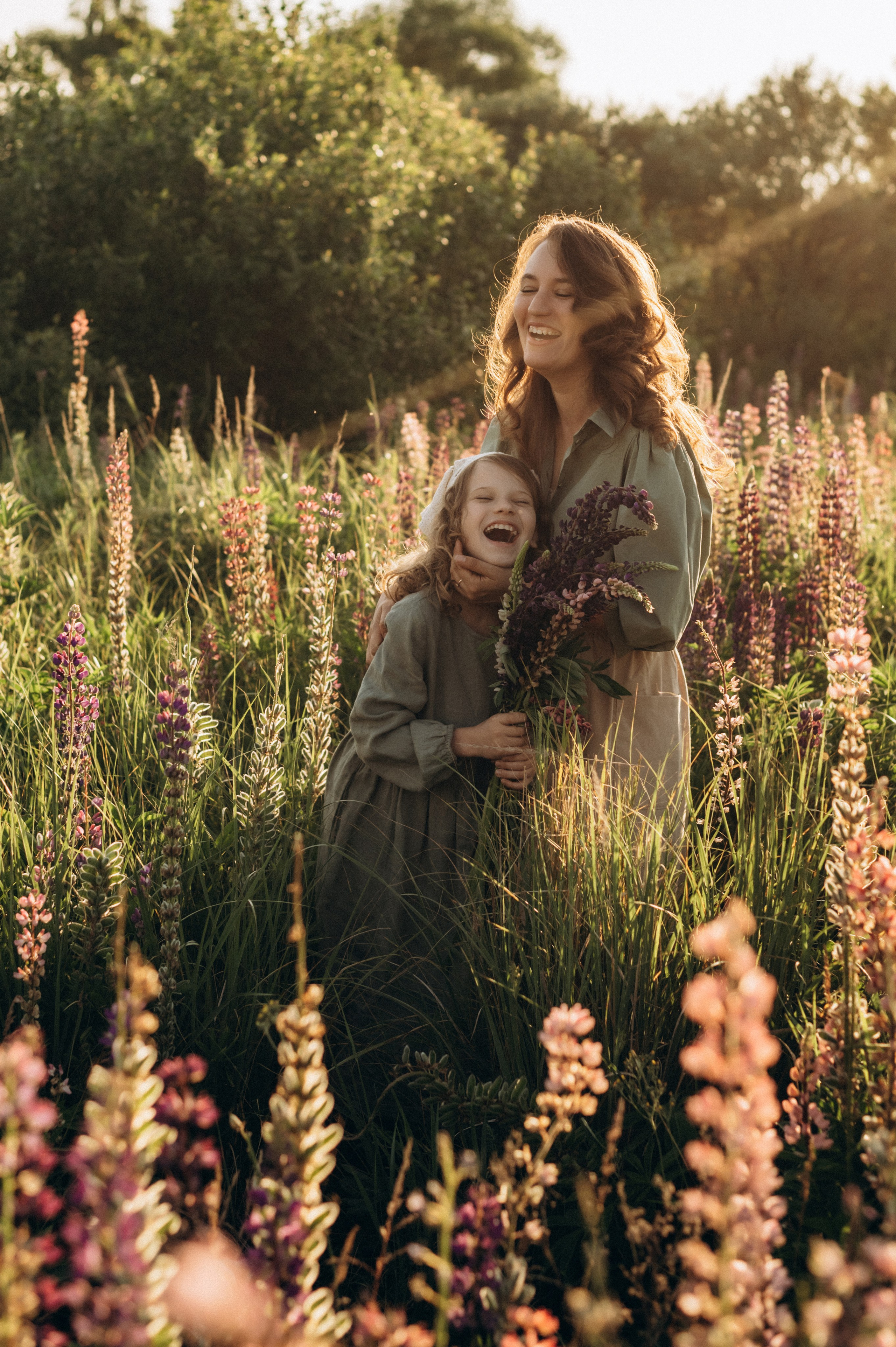 Кристина, Соня и люпиновый вечер. Фотограф Мария Стрелкова